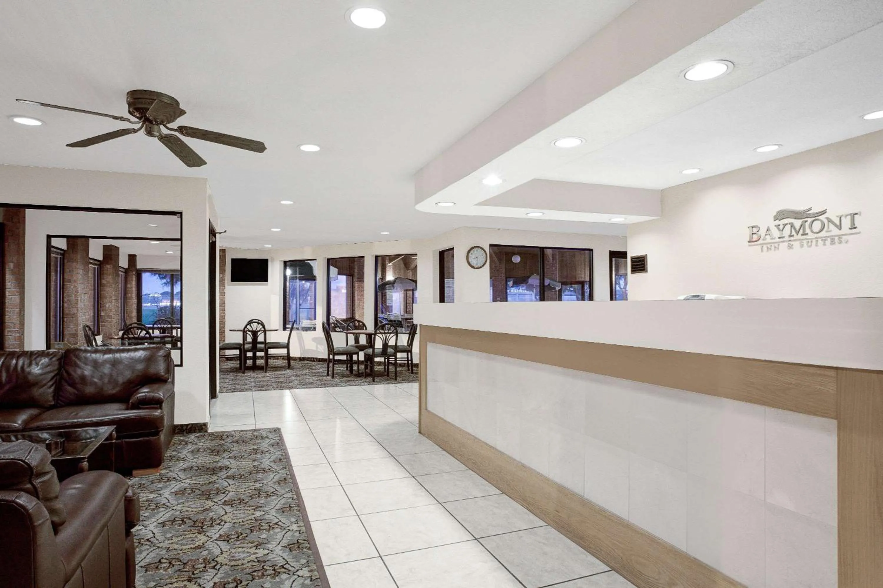 Lobby or reception in Baymont Inn & Suites San Marcos