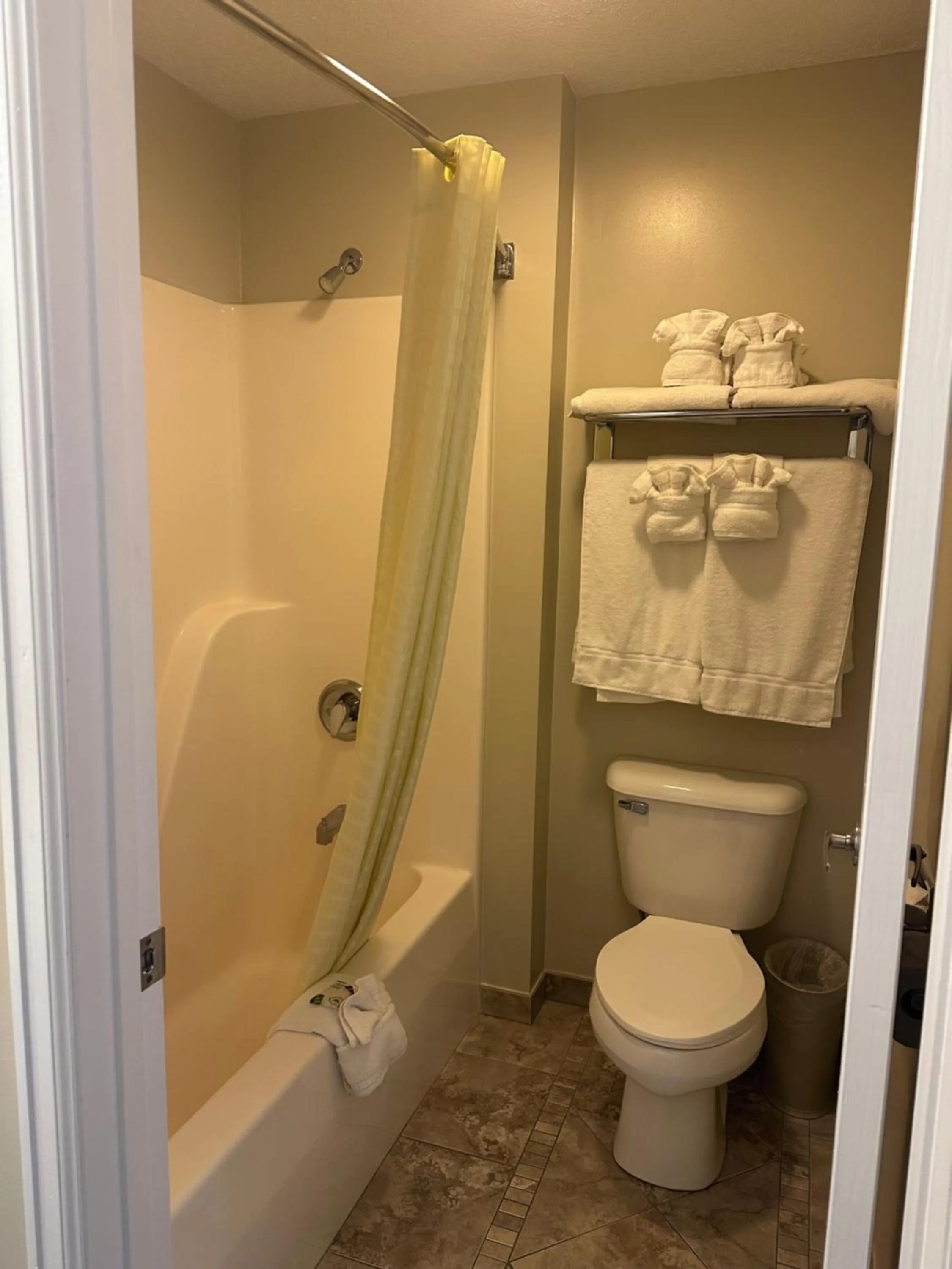 Gateway Inn and Suites