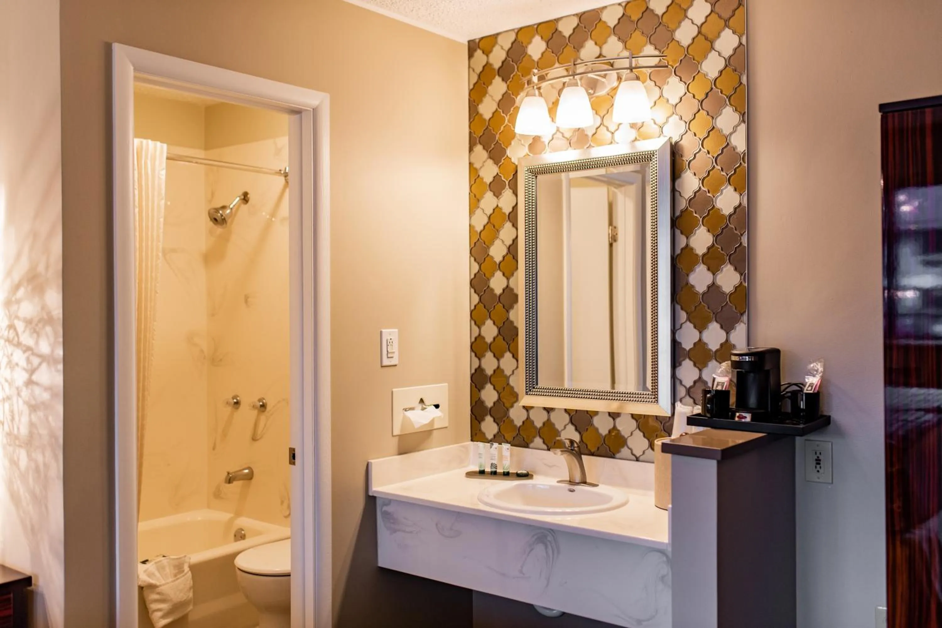 Bathroom in Gateway Inn and Suites