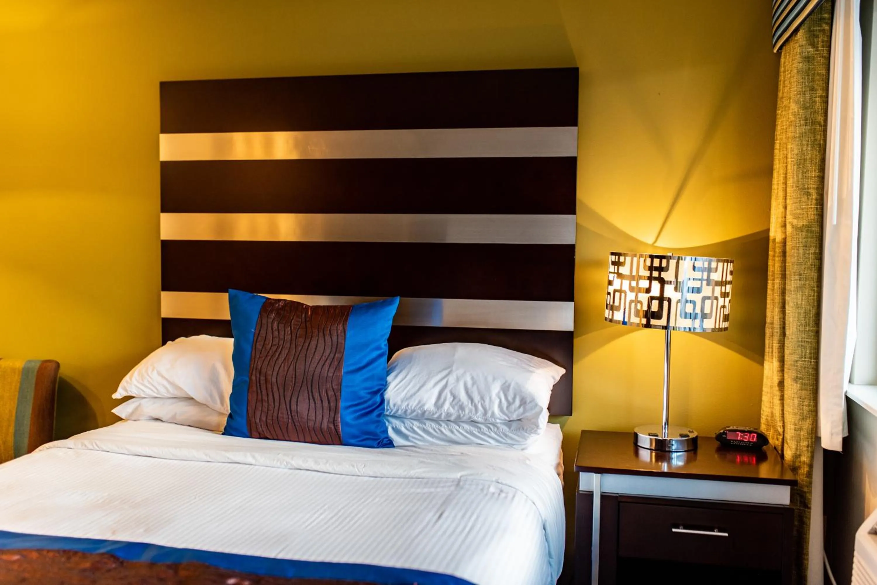 Bedroom, Bed in Gateway Inn and Suites