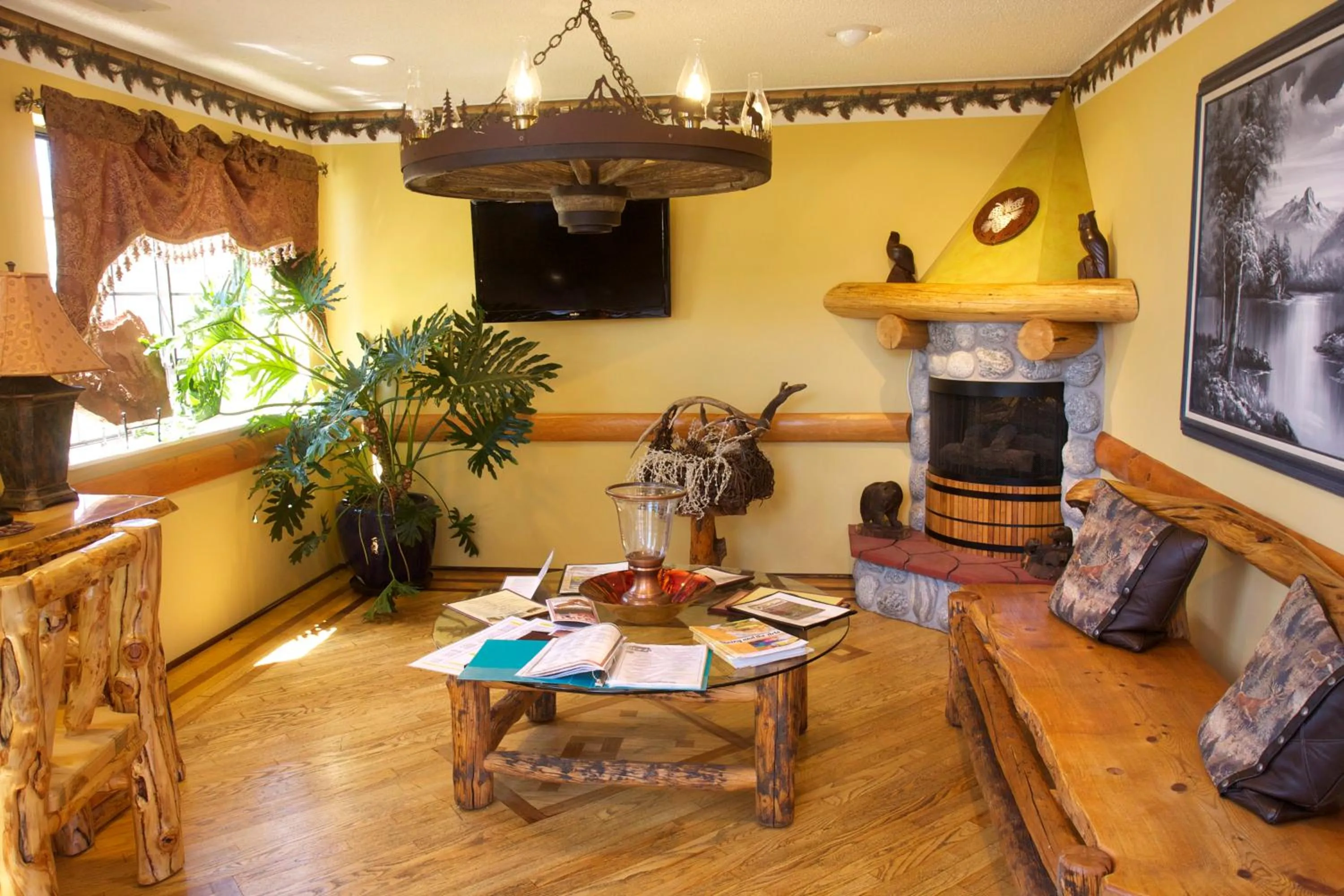 Communal lounge/ TV room in Gateway Inn and Suites