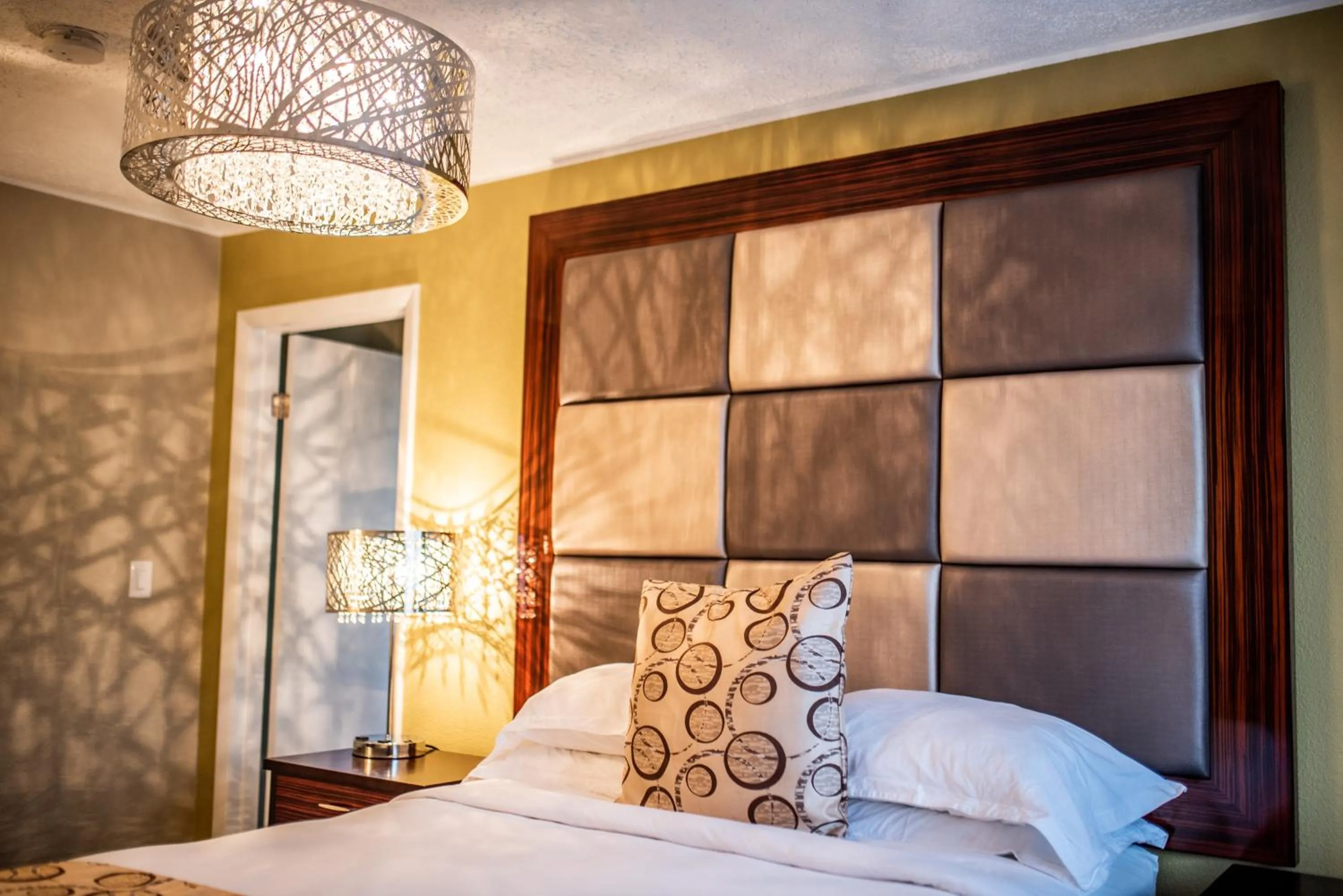 Bedroom, Bed in Gateway Inn and Suites