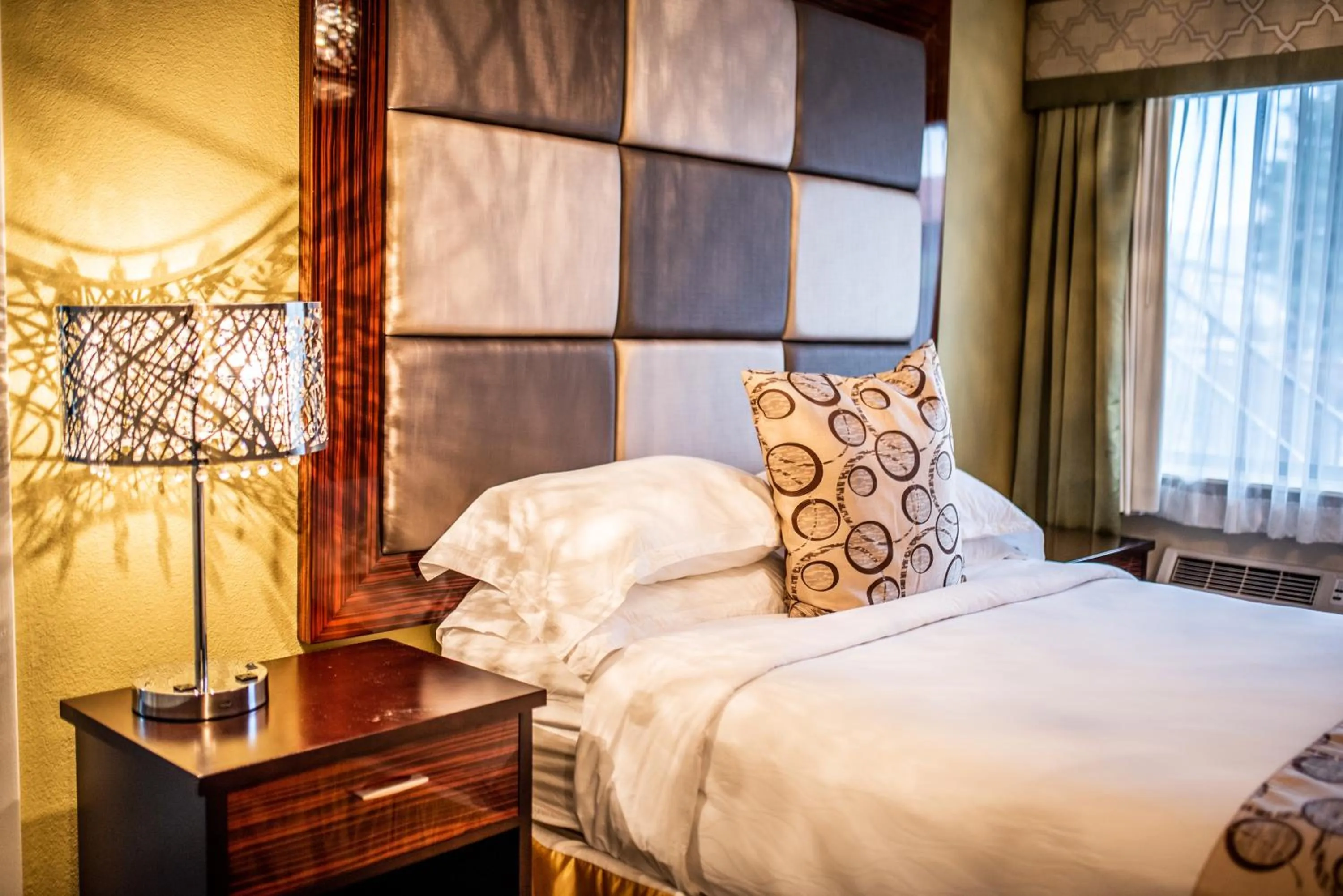 Bedroom, Bed in Gateway Inn and Suites