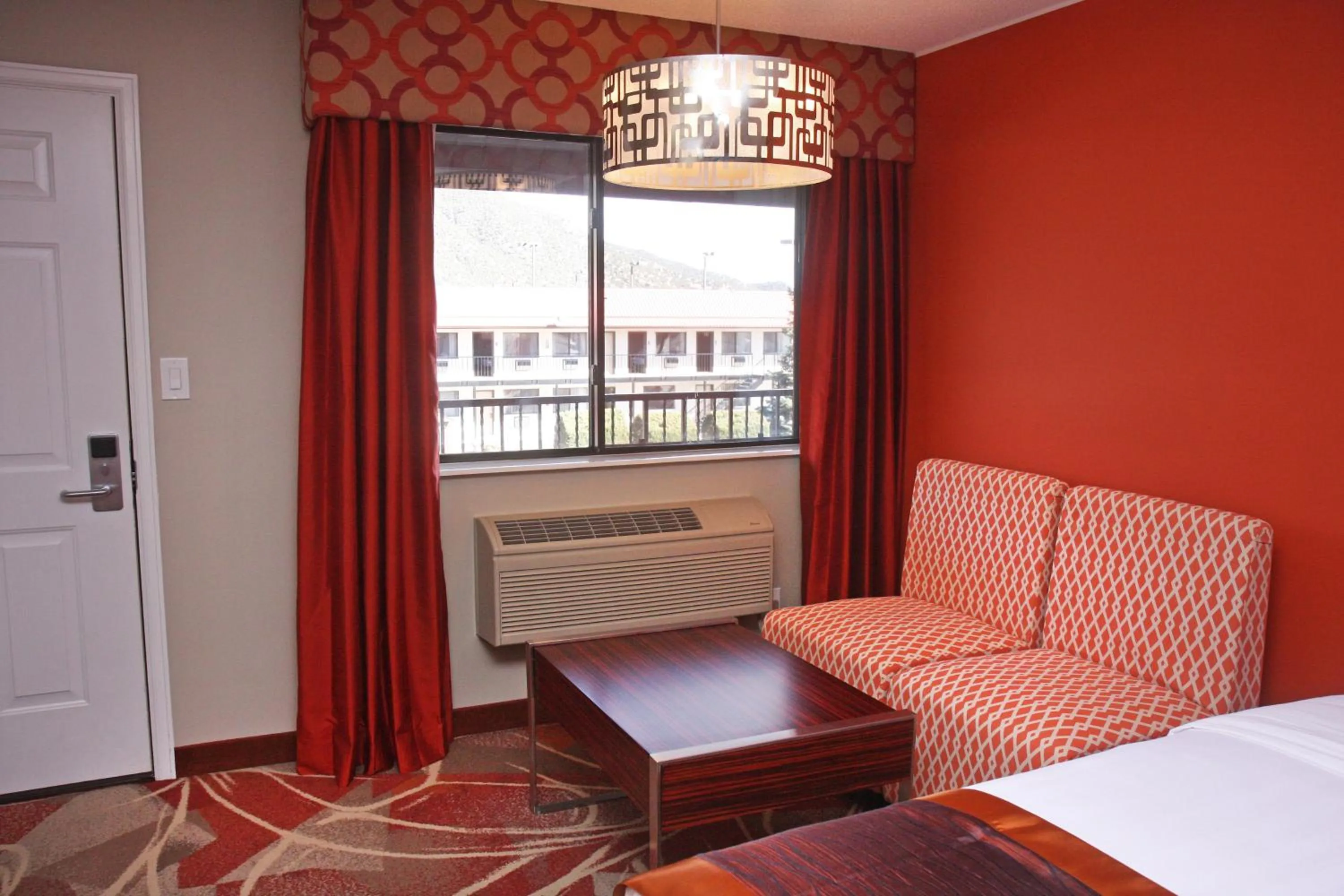 Photo of the whole room, Bed in Gateway Inn and Suites