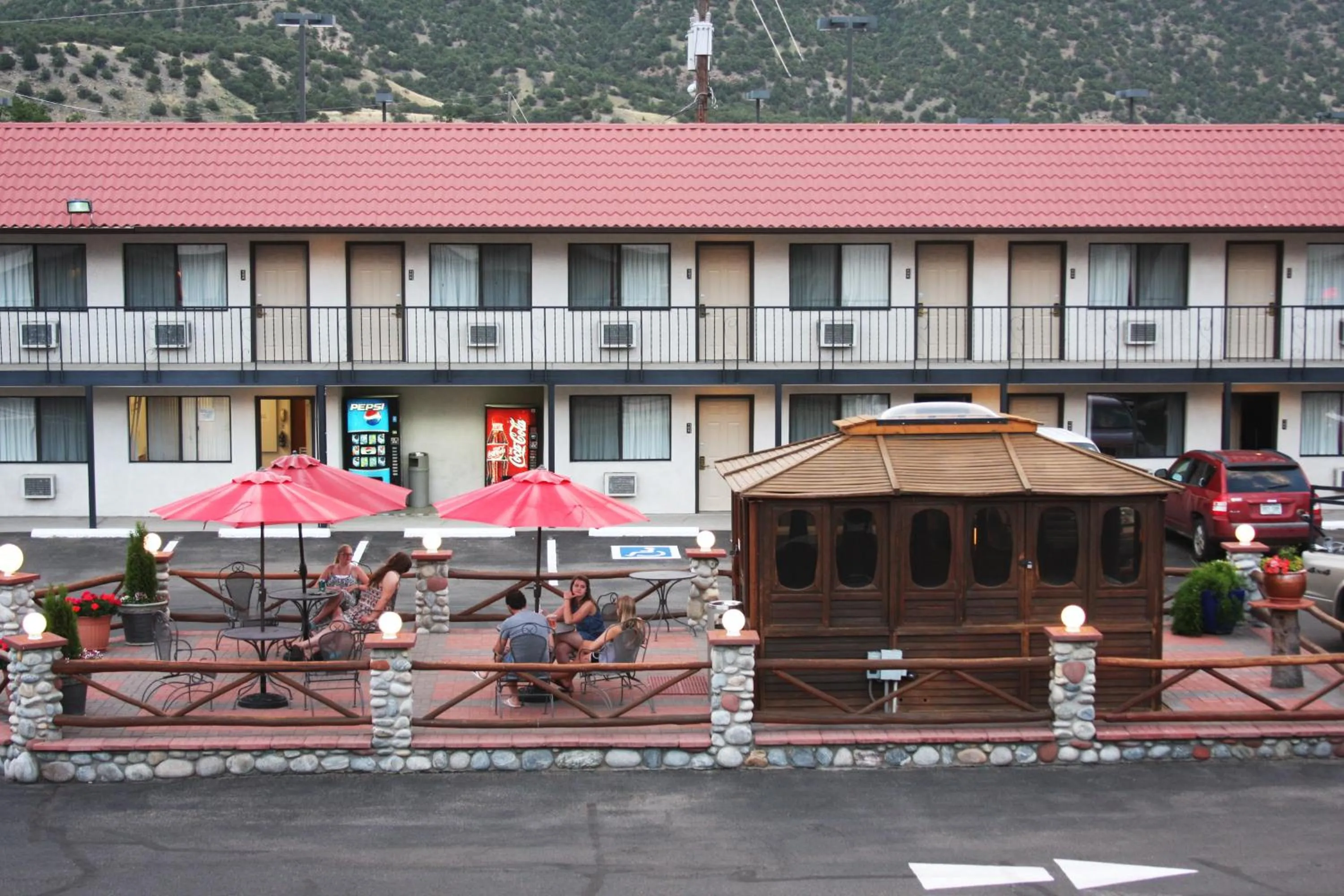 Patio in Gateway Inn and Suites