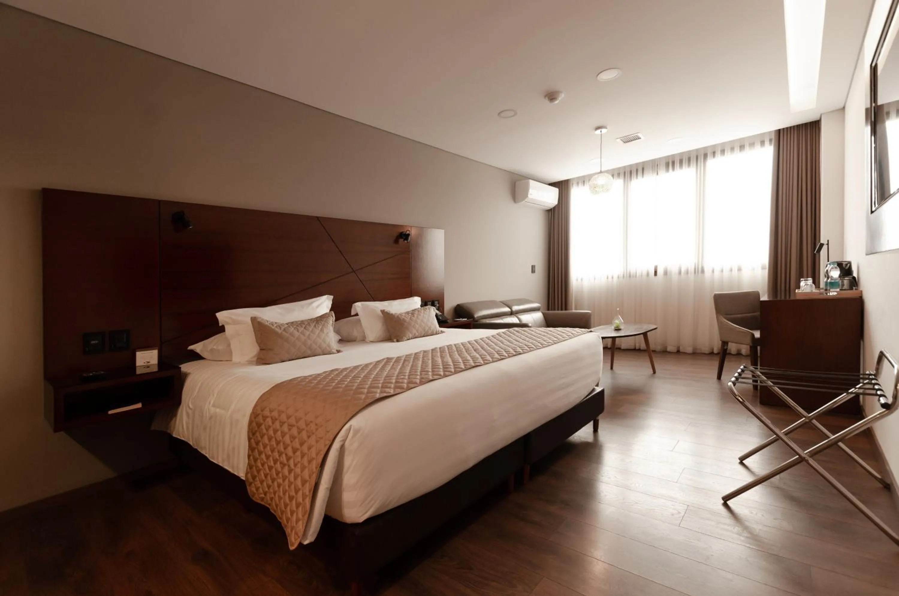 Bedroom, Bed in Hotel Mitru Sur