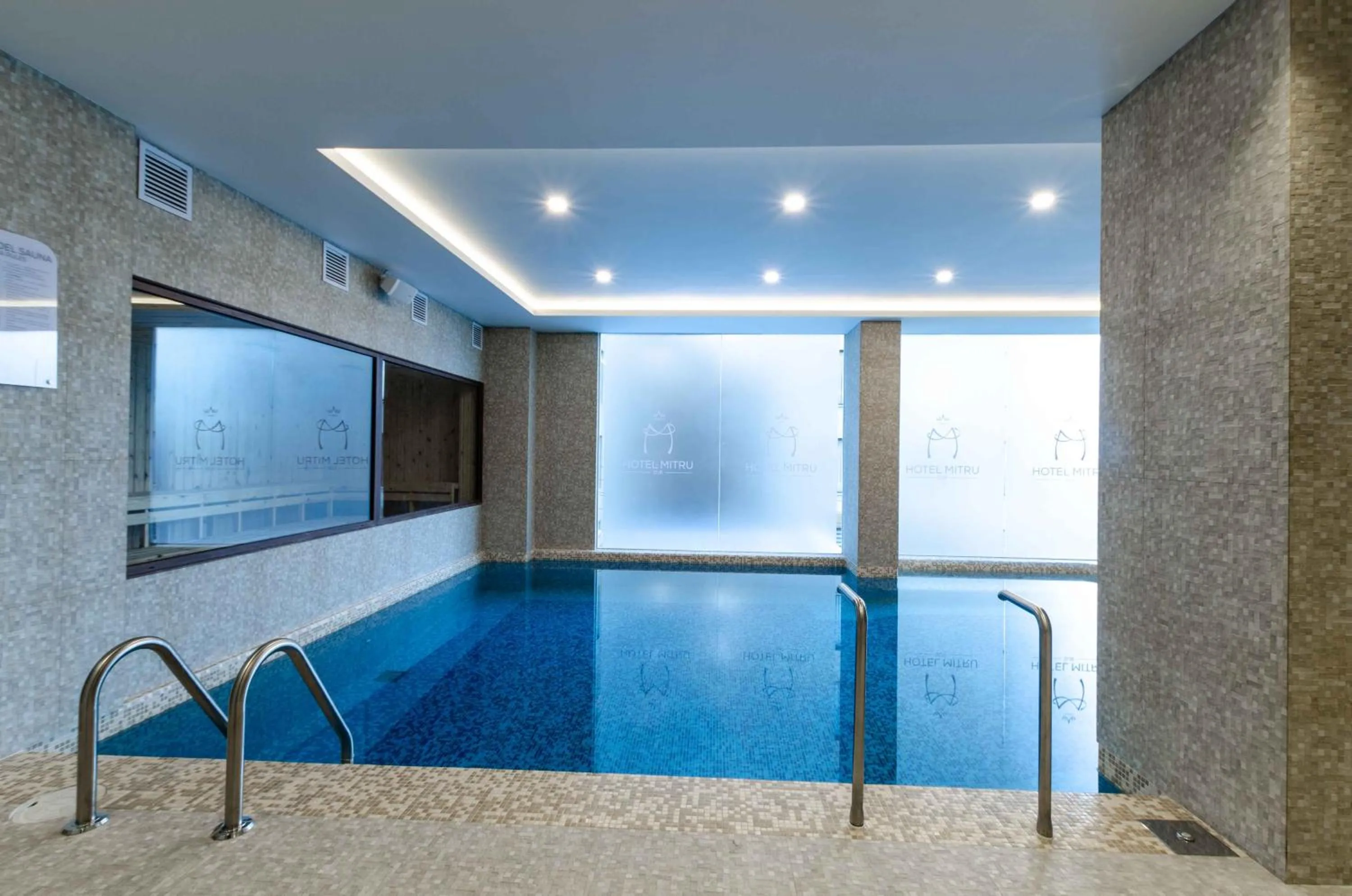 Swimming pool in Hotel Mitru Sur