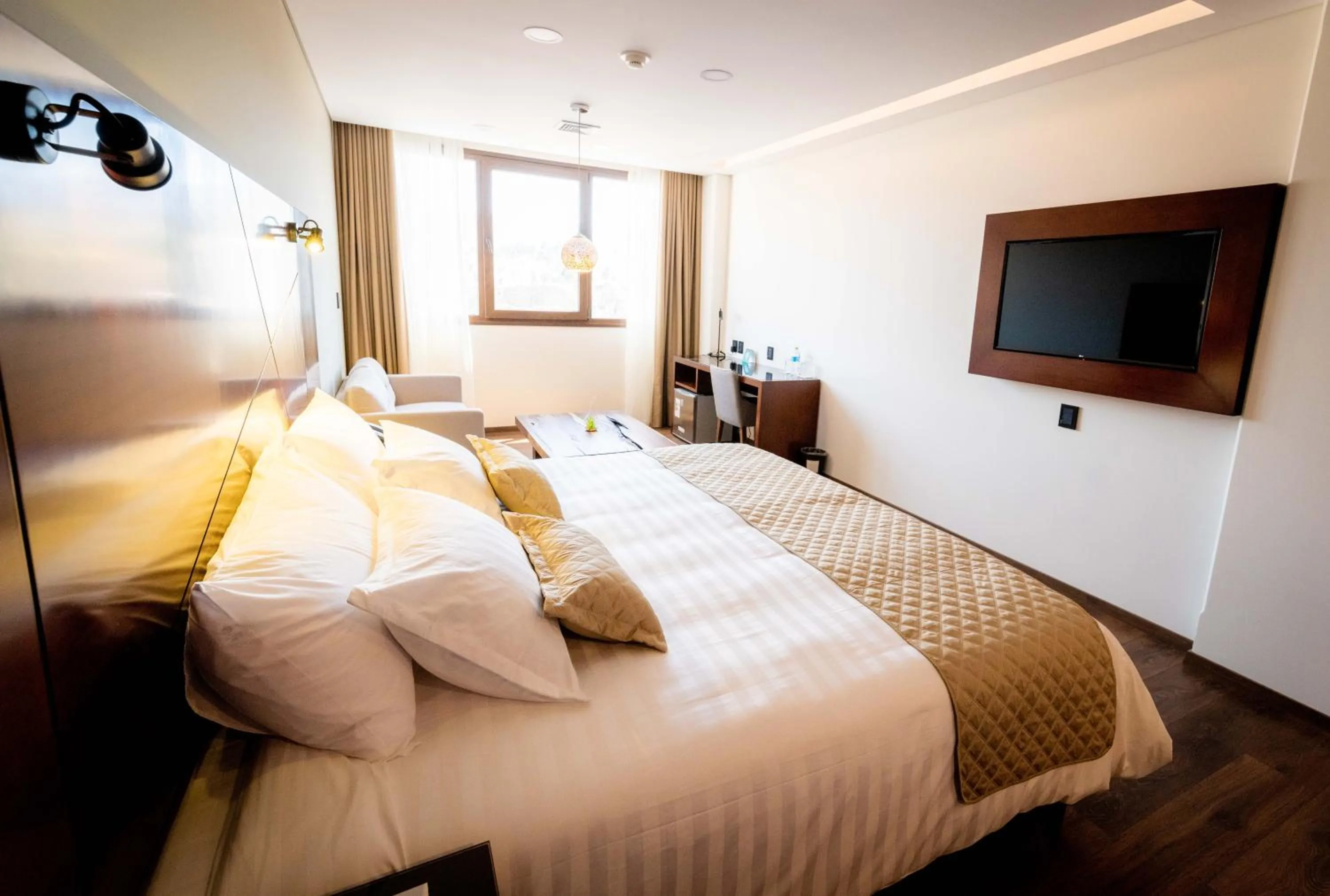 Bedroom, Bed in Hotel Mitru Sur