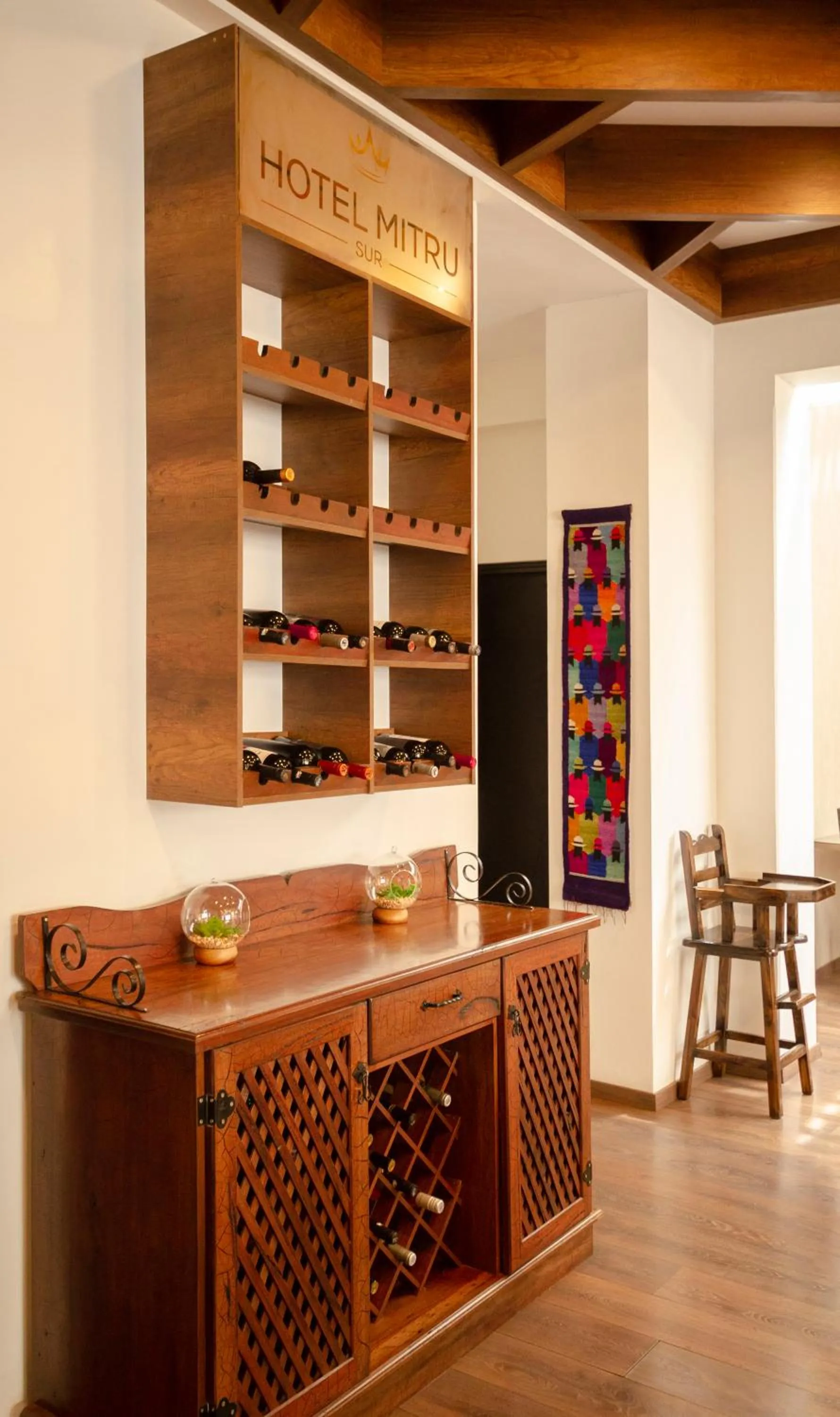 Restaurant/places to eat in Hotel Mitru Sur