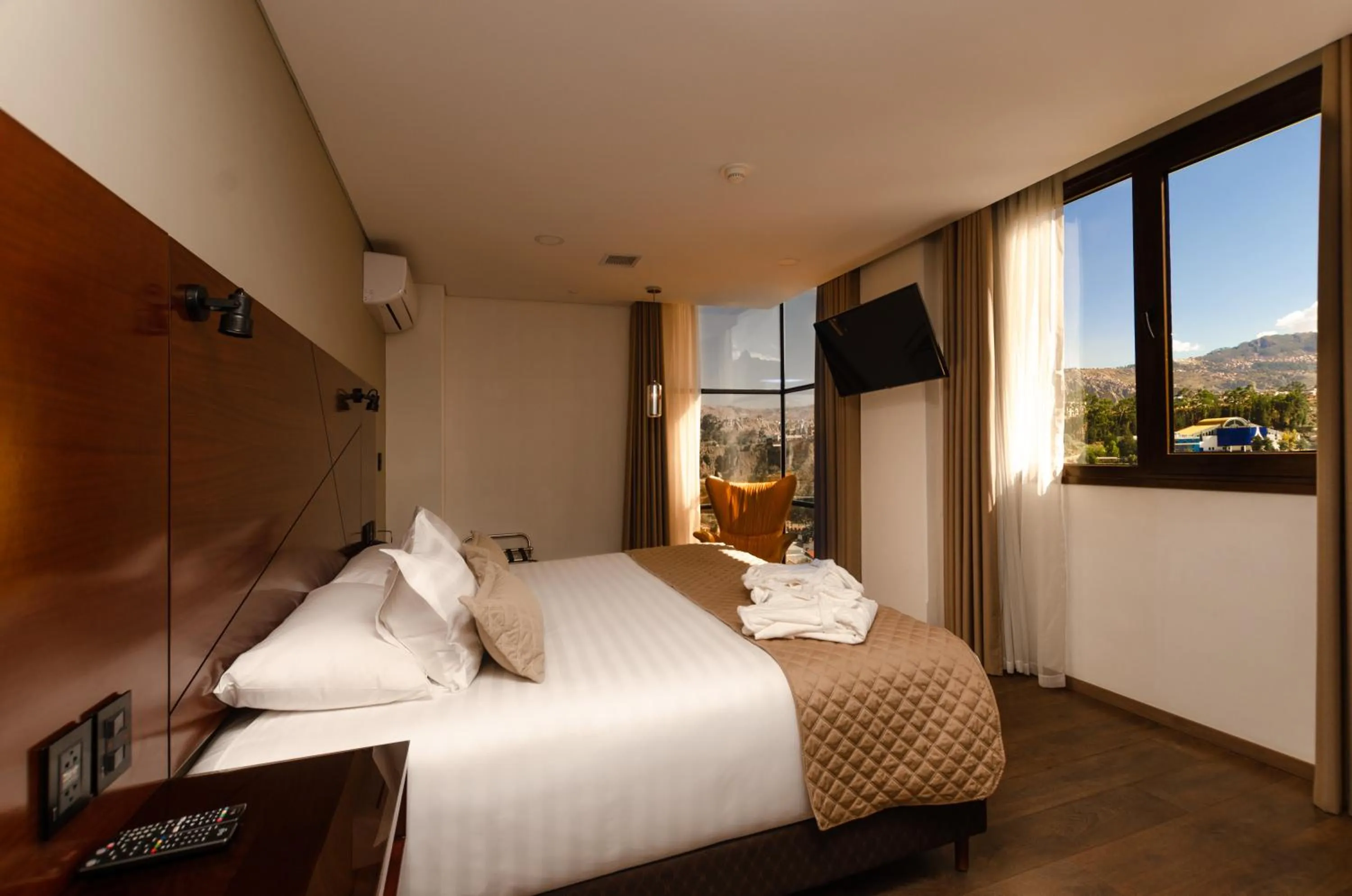 Bedroom, Bed in Hotel Mitru Sur