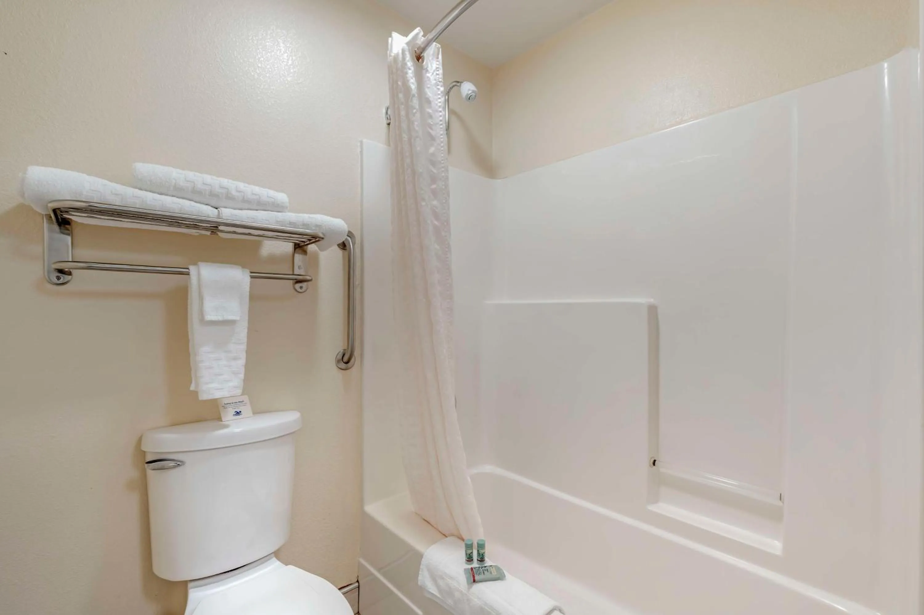 Bathroom in Best Western Pineywoods Inn