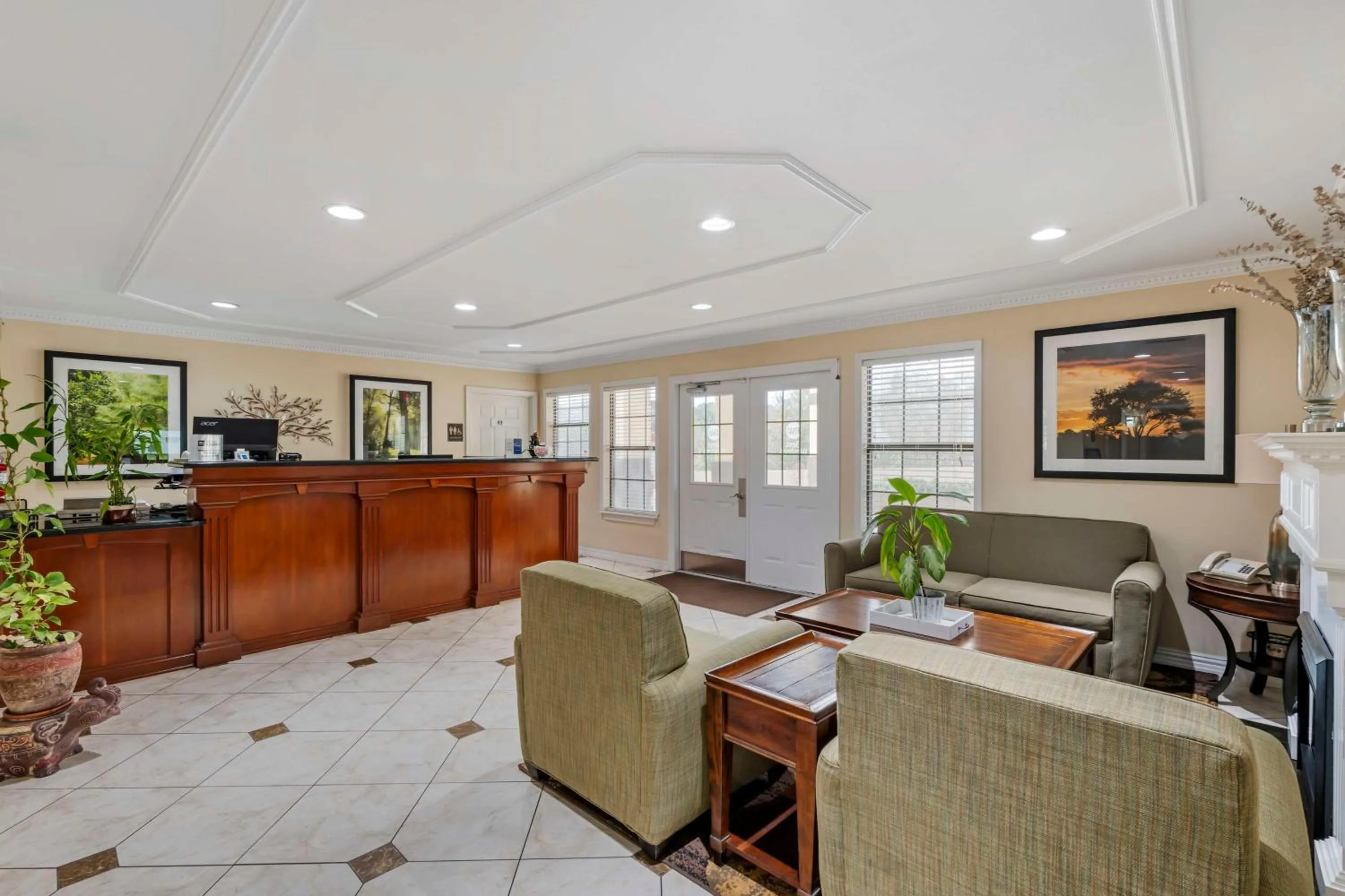 Lobby or reception in Best Western Pineywoods Inn