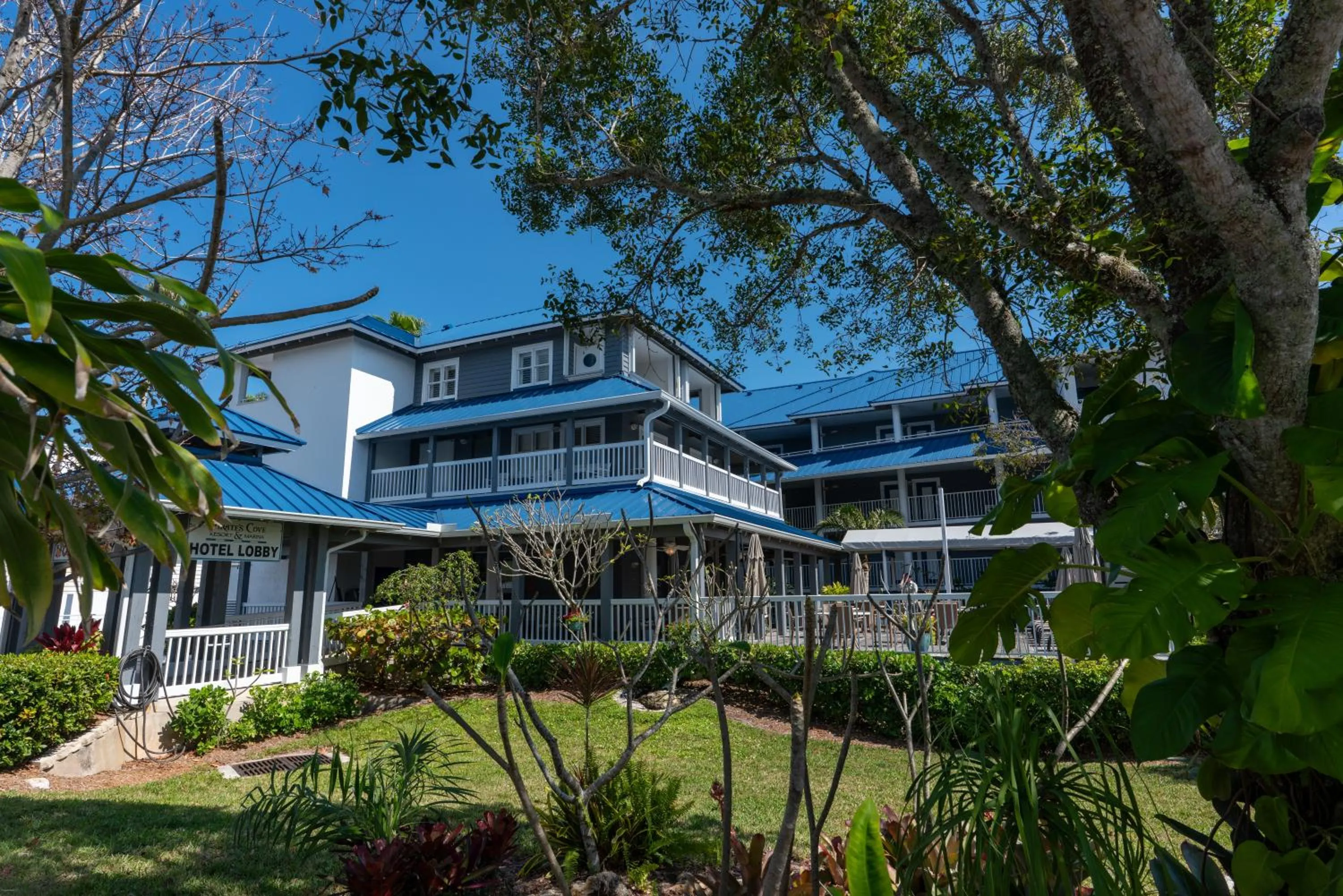 Garden view in Pirate's Cove Resort and Marina - Stuart