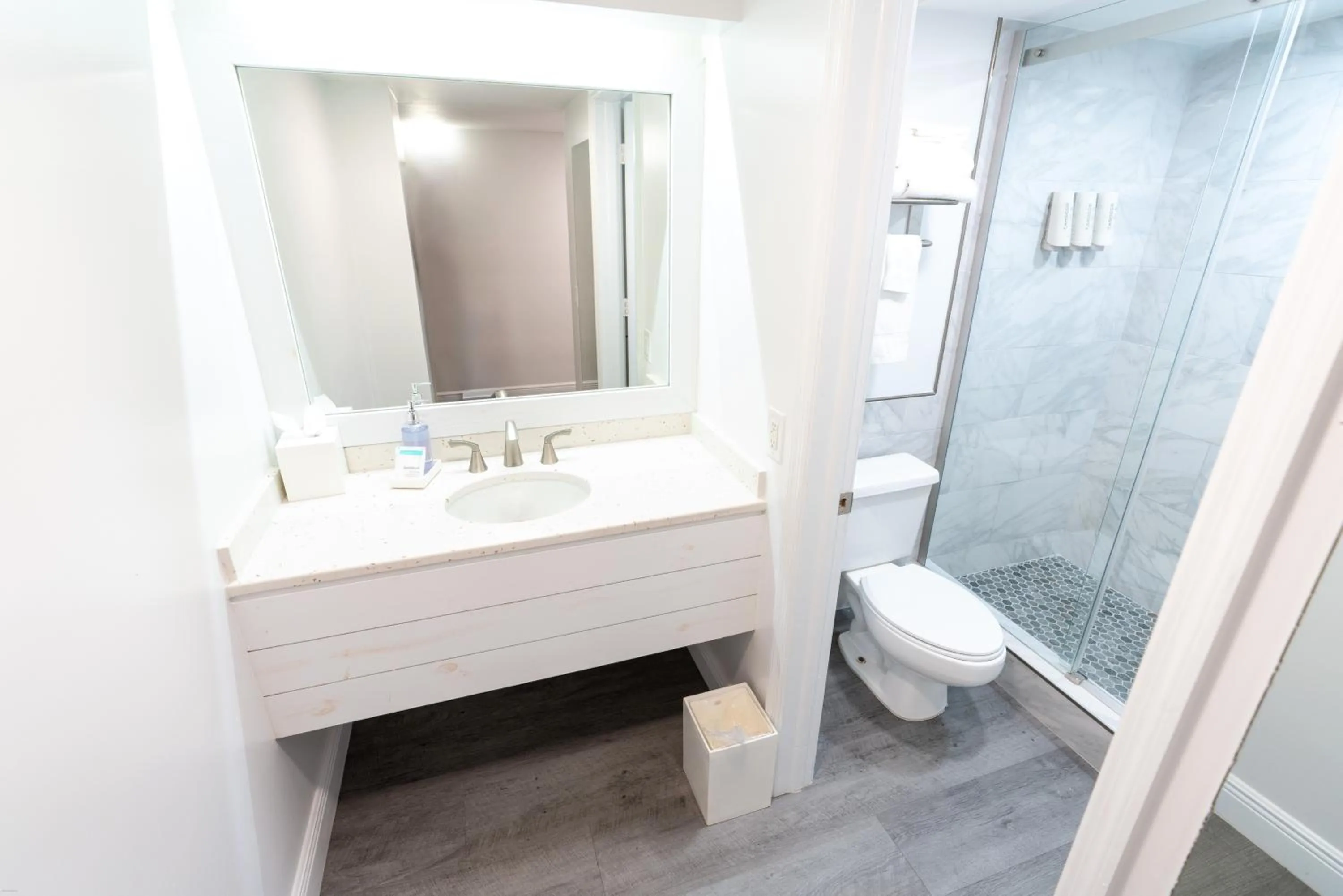 Bathroom in Pirate's Cove Resort and Marina - Stuart