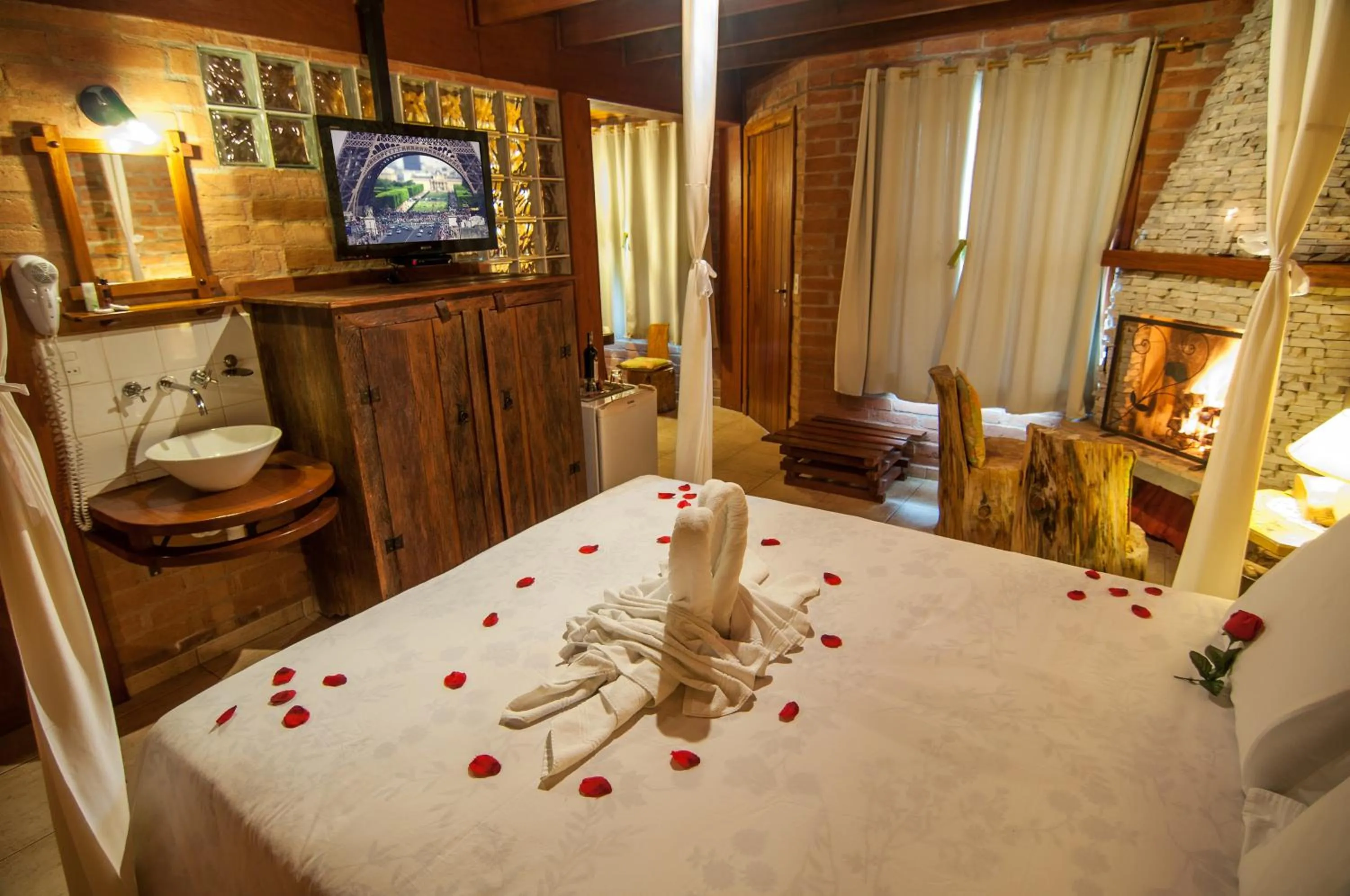 Photo of the whole room, Bed in Pousada Cantinho das Estrelas