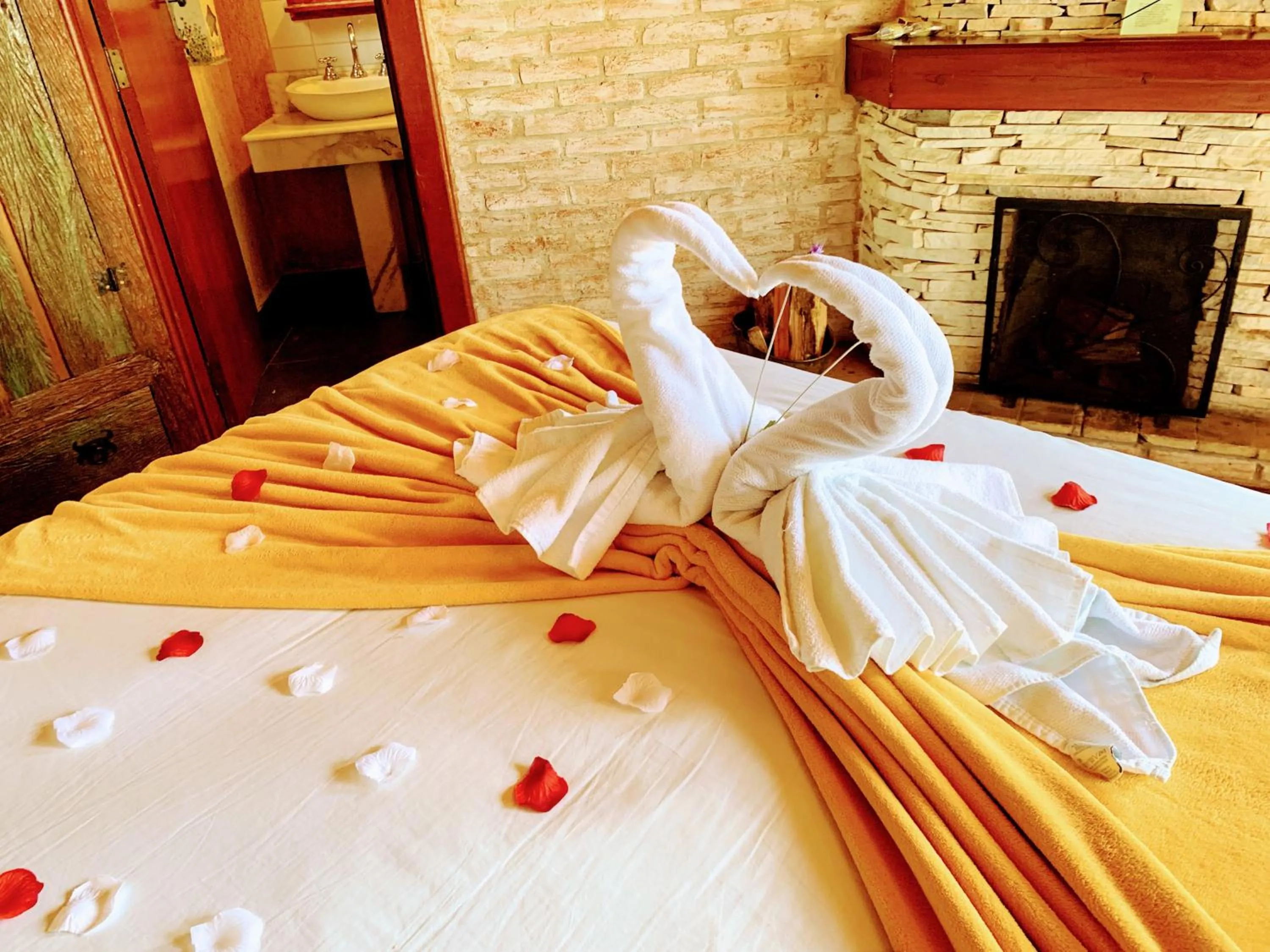 Property building, Bed in Pousada Cantinho das Estrelas