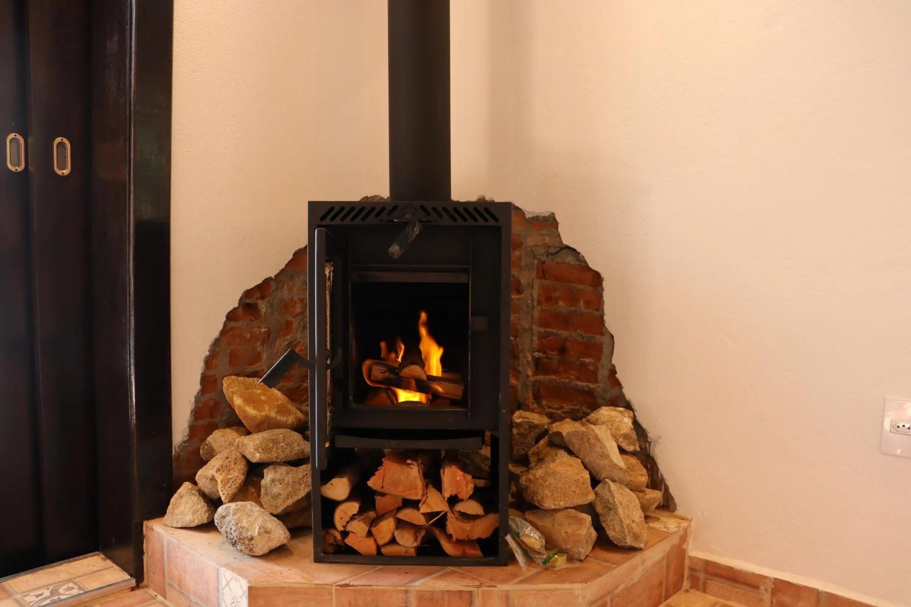 fireplace in Pousada Cantinho das Estrelas