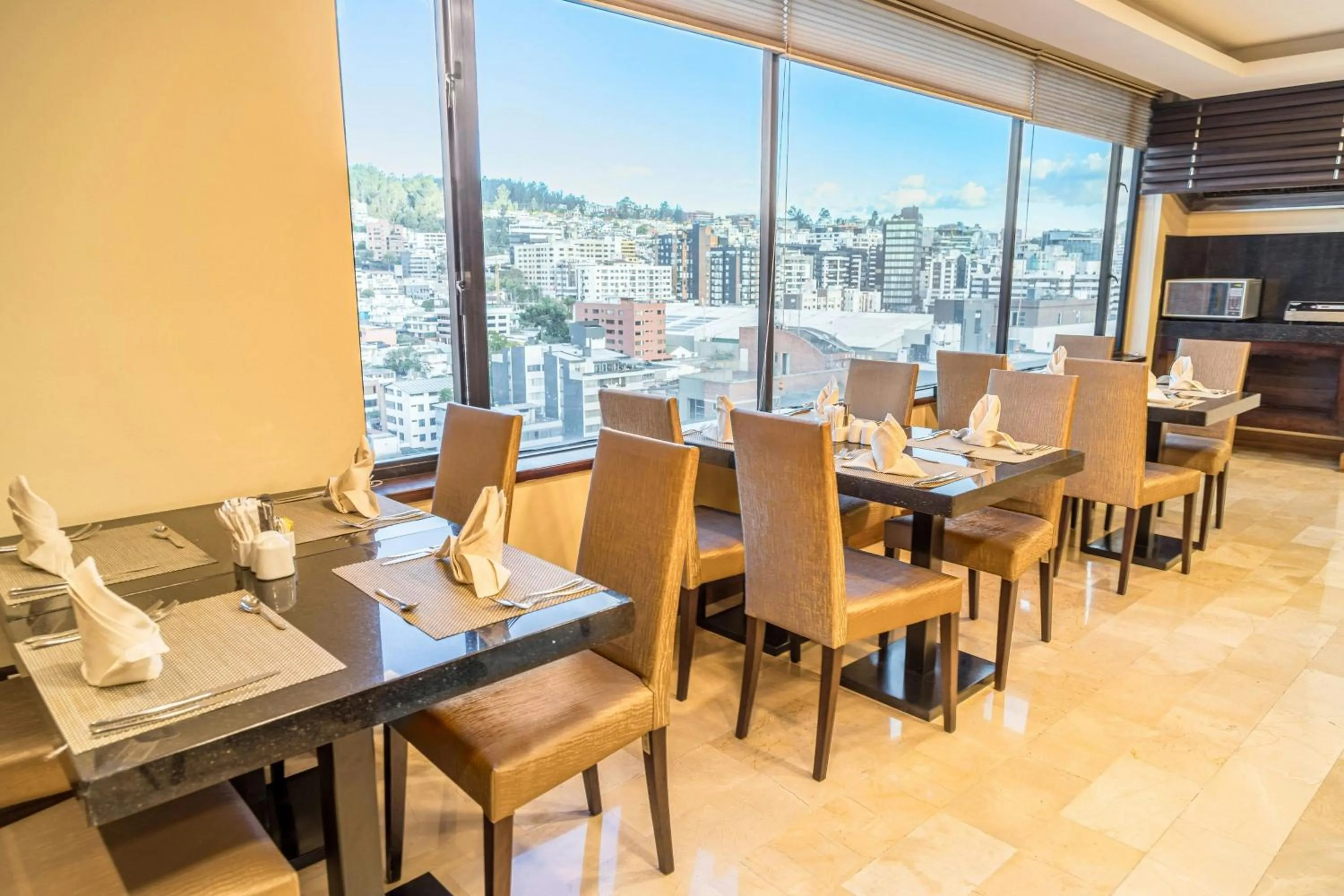 Lounge or bar in Sheraton Quito