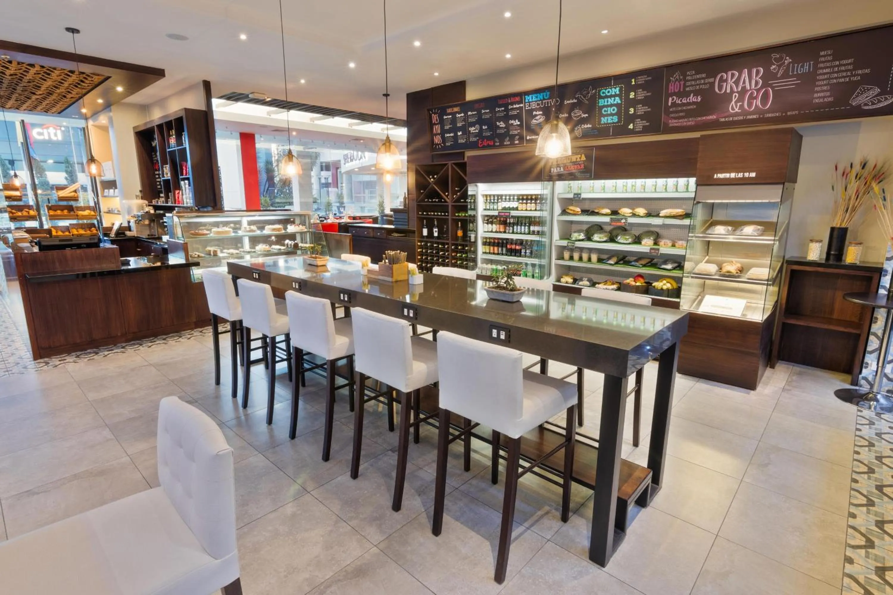 Restaurant/places to eat in Sheraton Quito