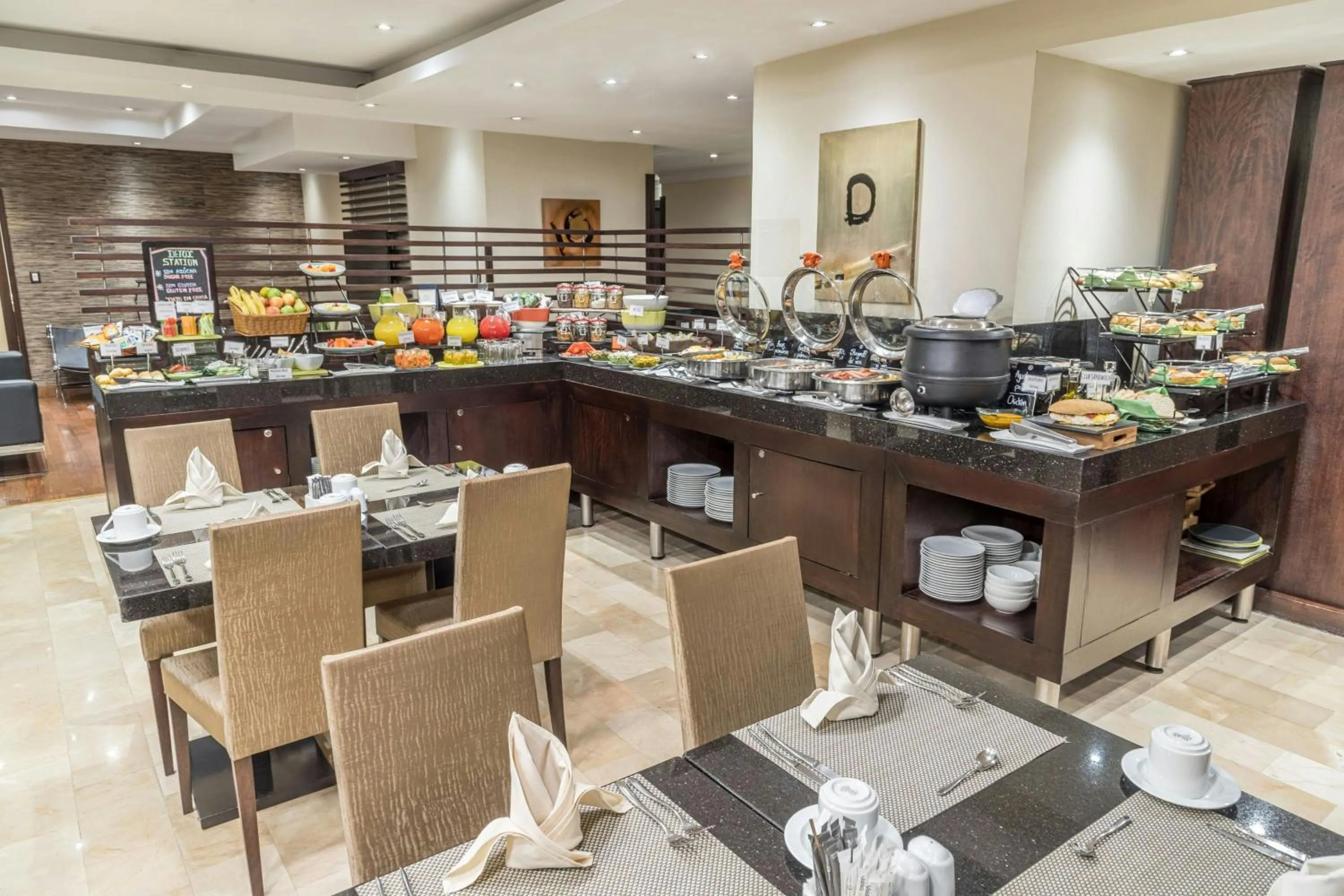 Lounge or bar in Sheraton Quito