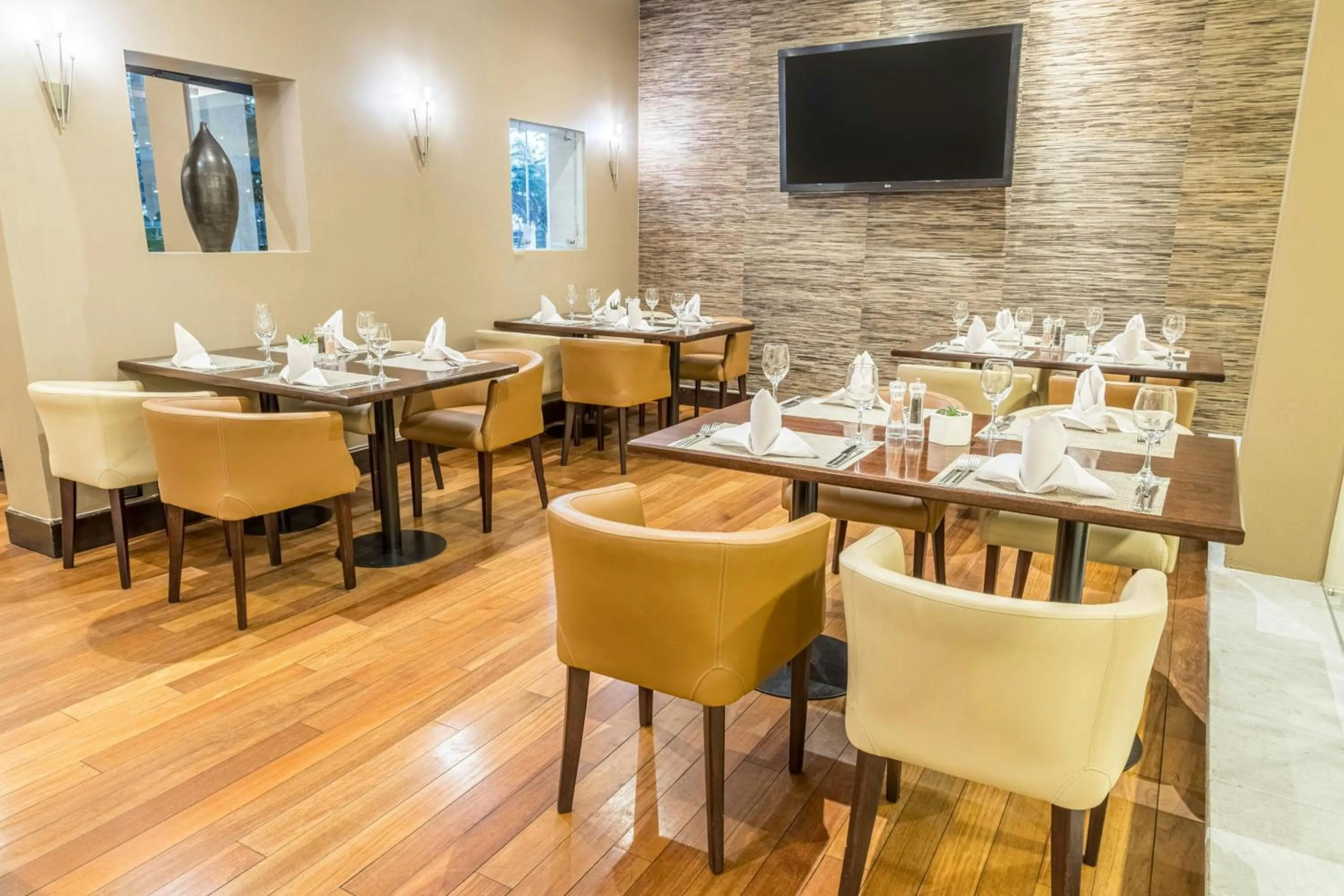 Restaurant/places to eat in Sheraton Quito