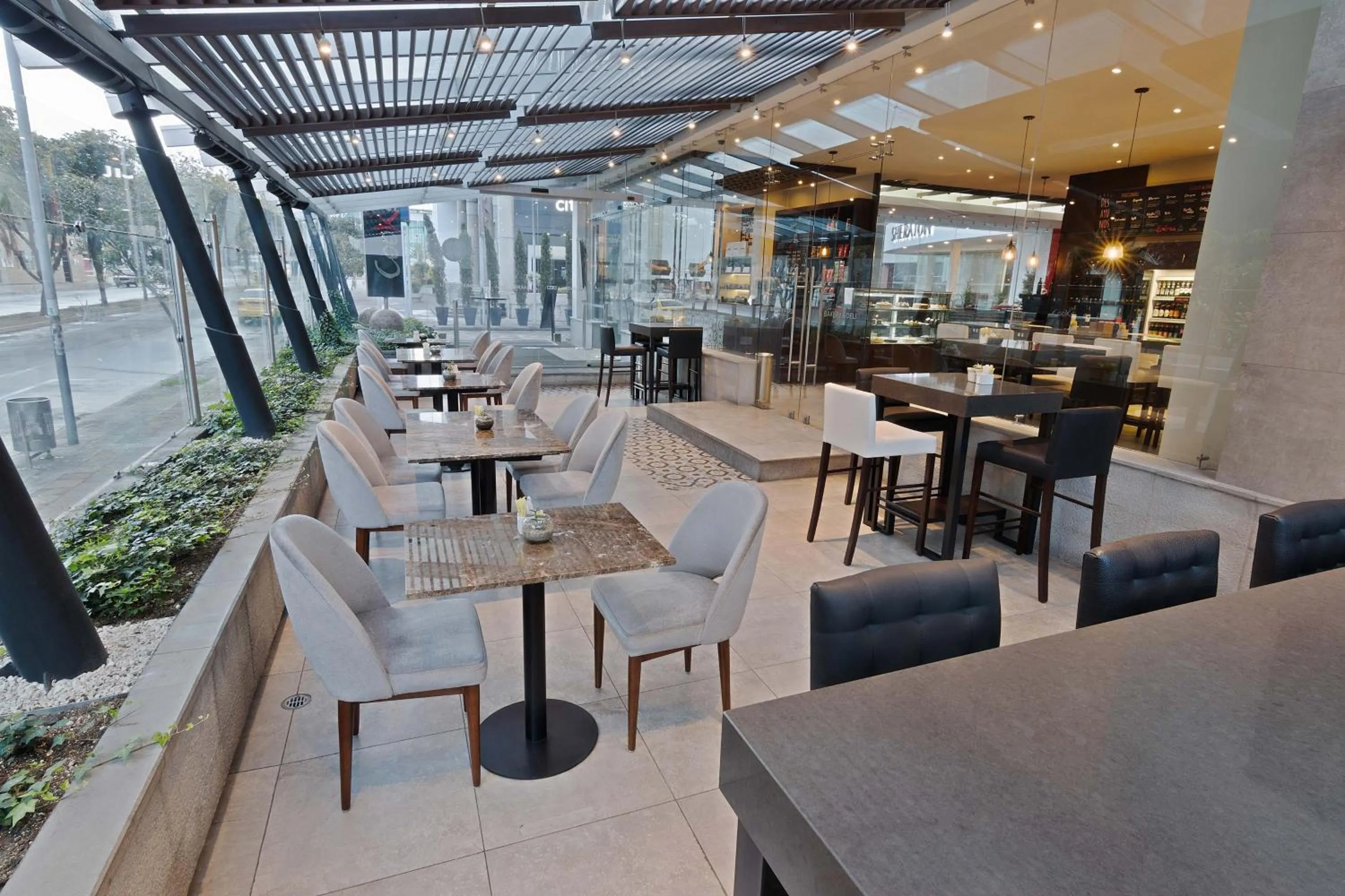 Restaurant/places to eat in Sheraton Quito