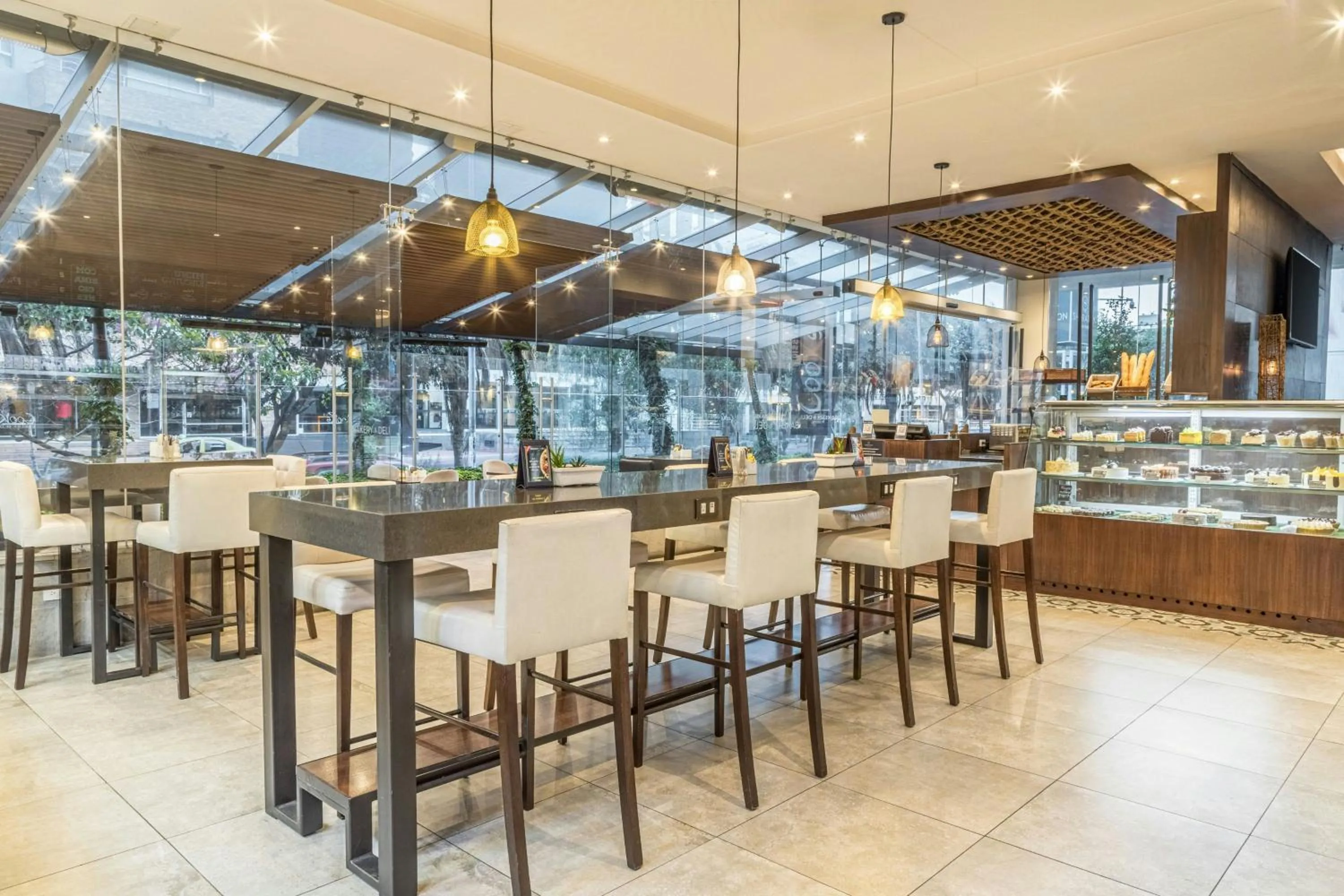 Restaurant/places to eat in Sheraton Quito