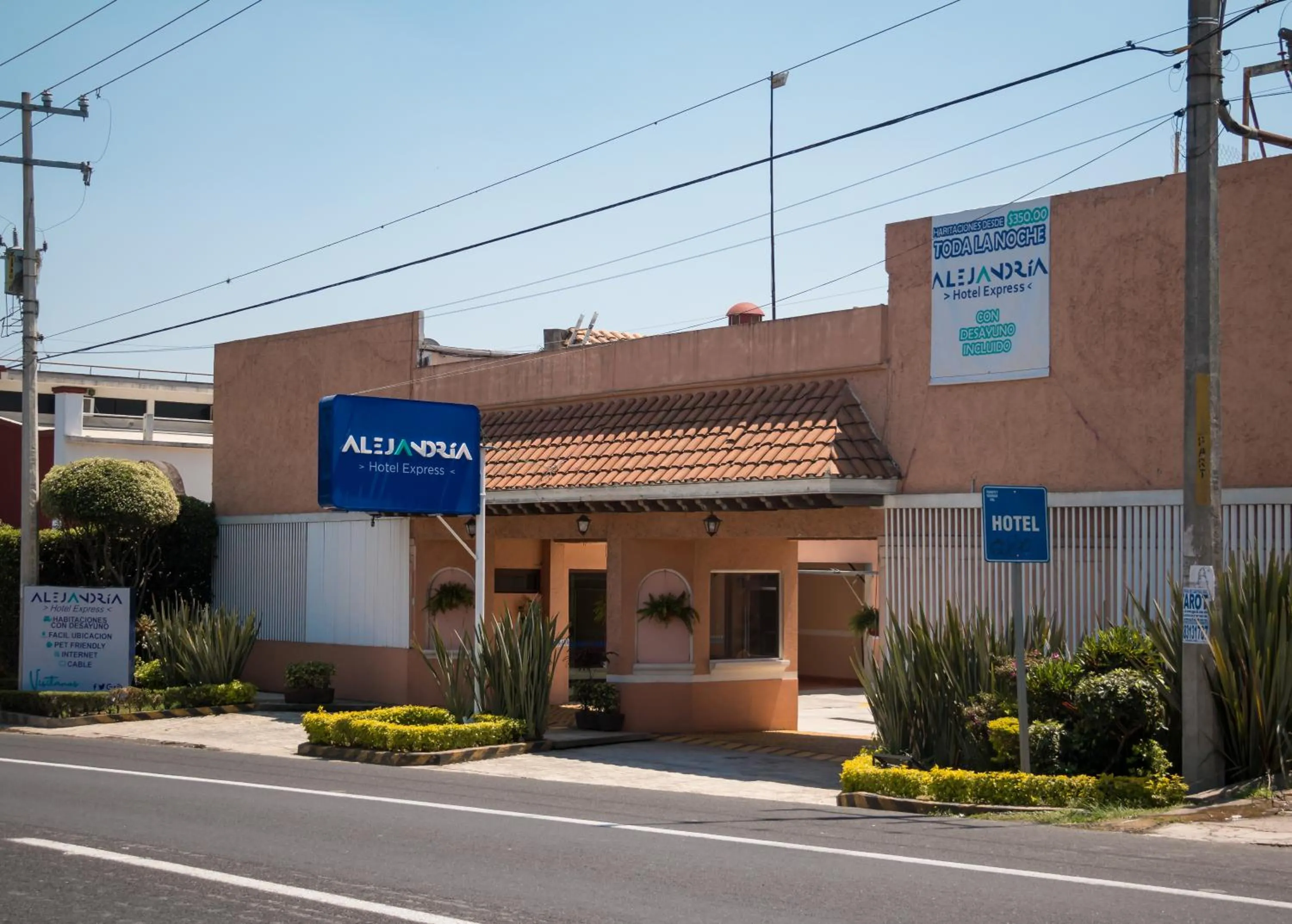 Facade/entrance in Hotel Express Alejandría