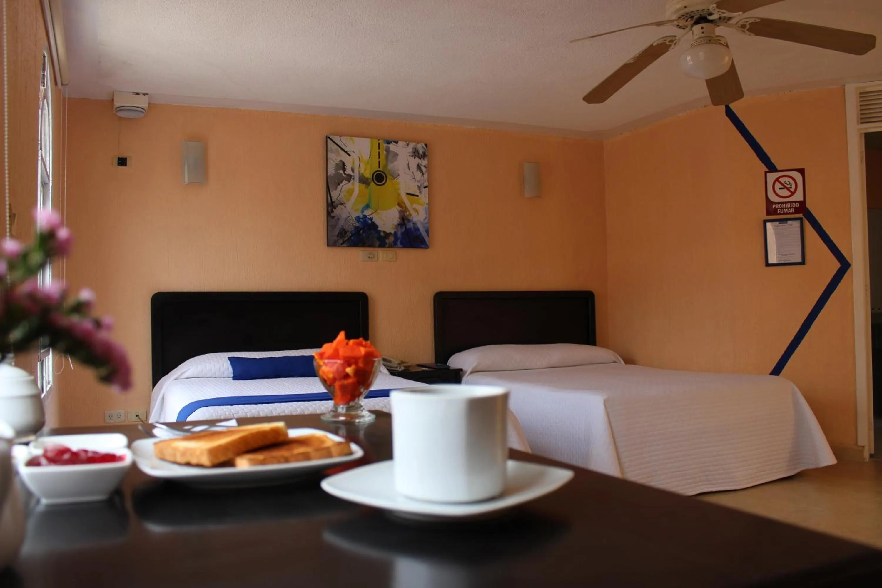 Food close-up, Bed in Hotel Express Alejandría