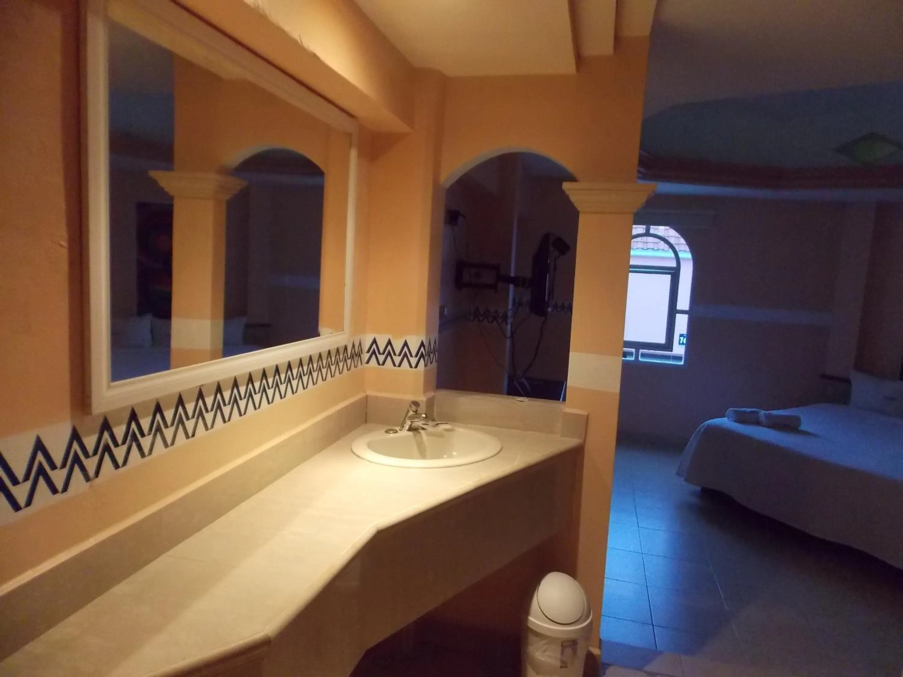 Bathroom, Bed in Hotel Express Alejandría