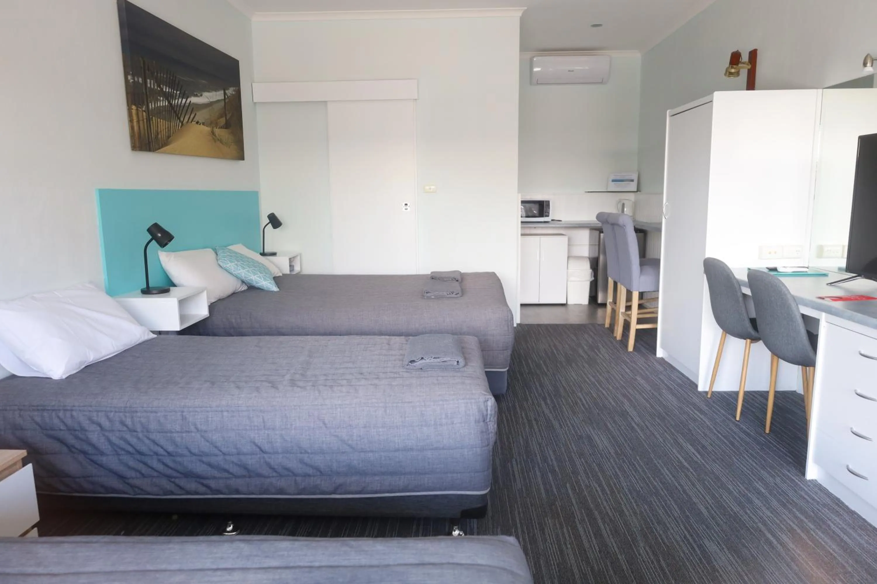 Photo of the whole room, Bed in Robetown Motor Inn & Apartments