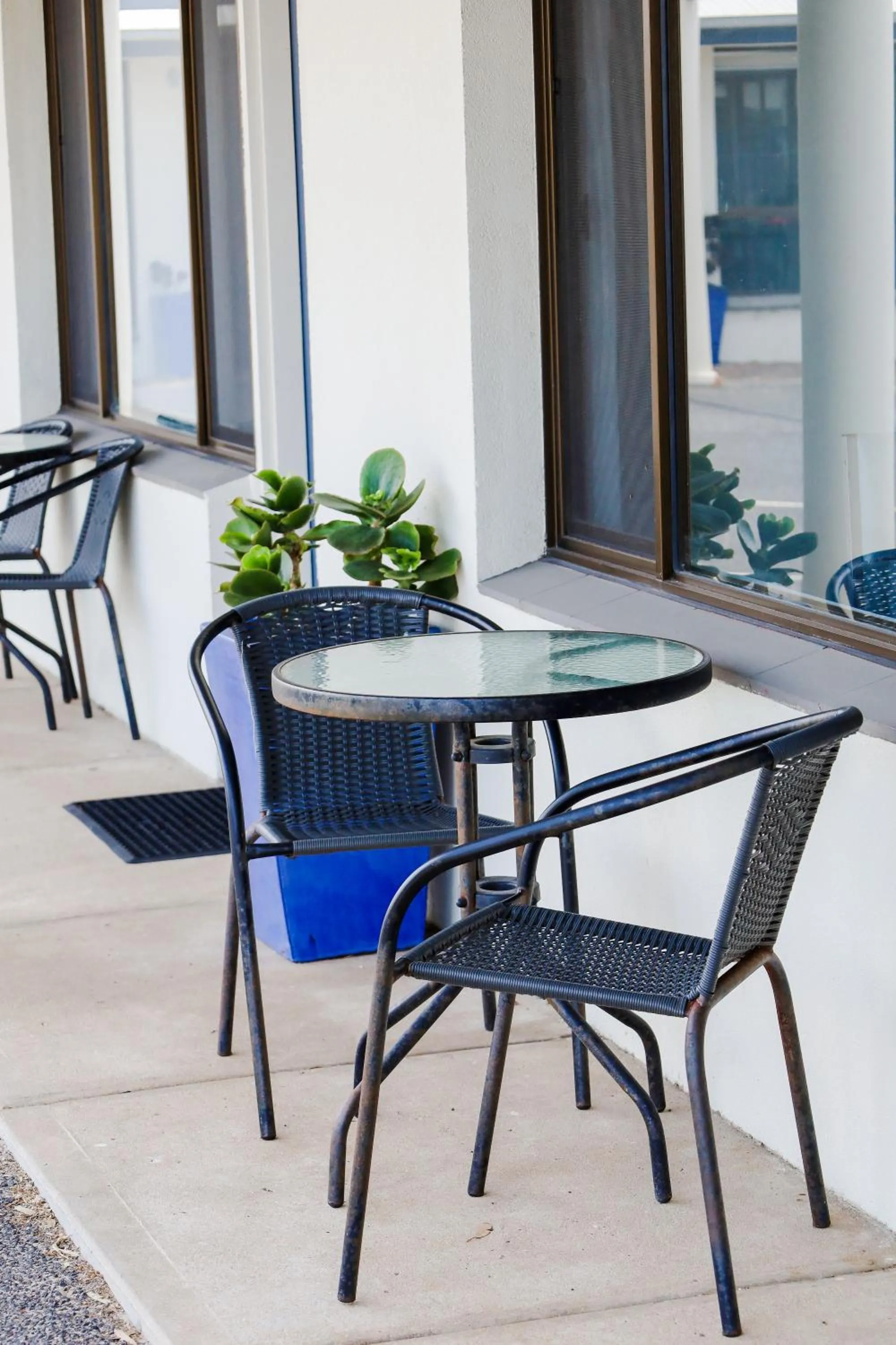 Seating area in Robetown Motor Inn & Apartments