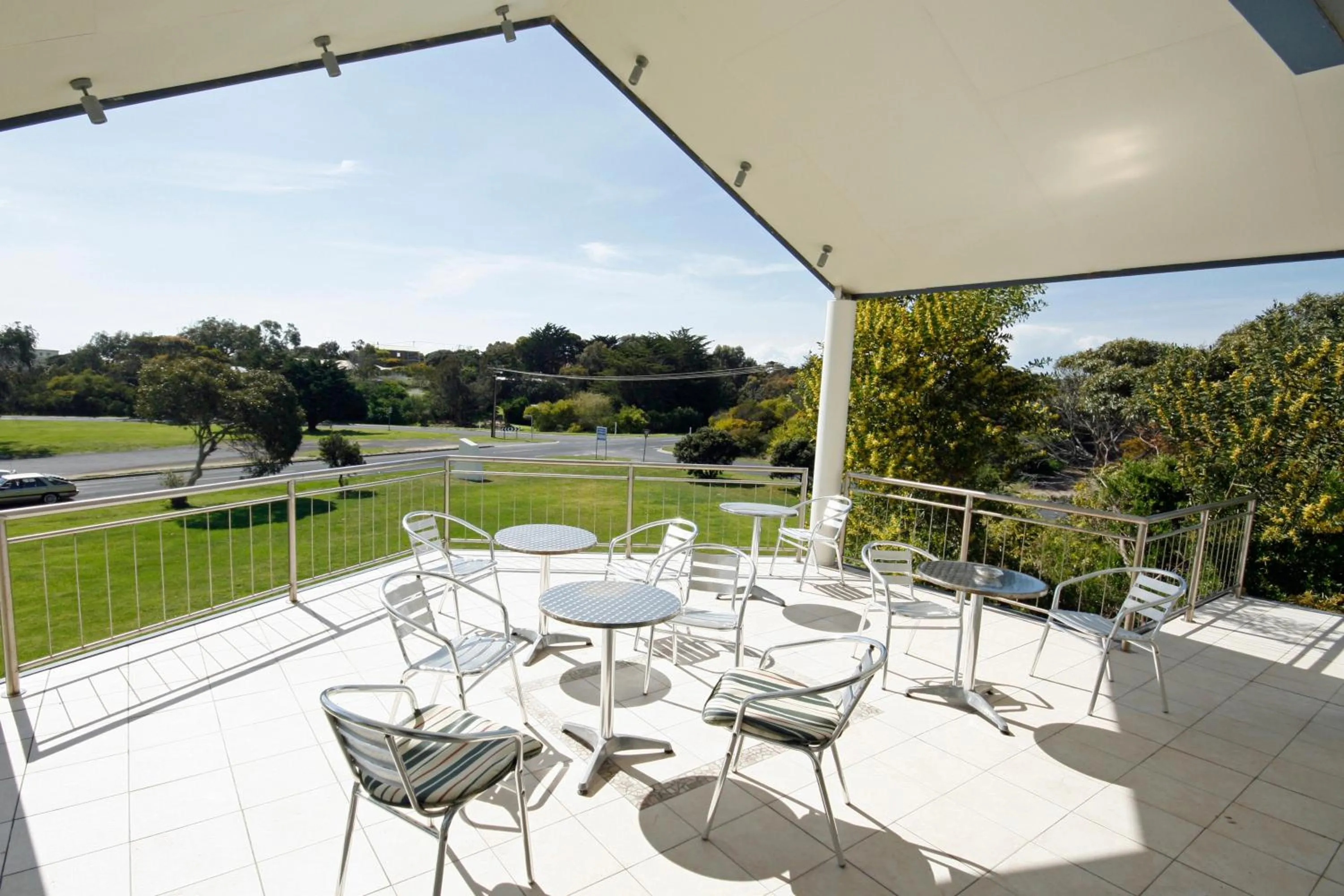 Seating area in Robetown Motor Inn & Apartments