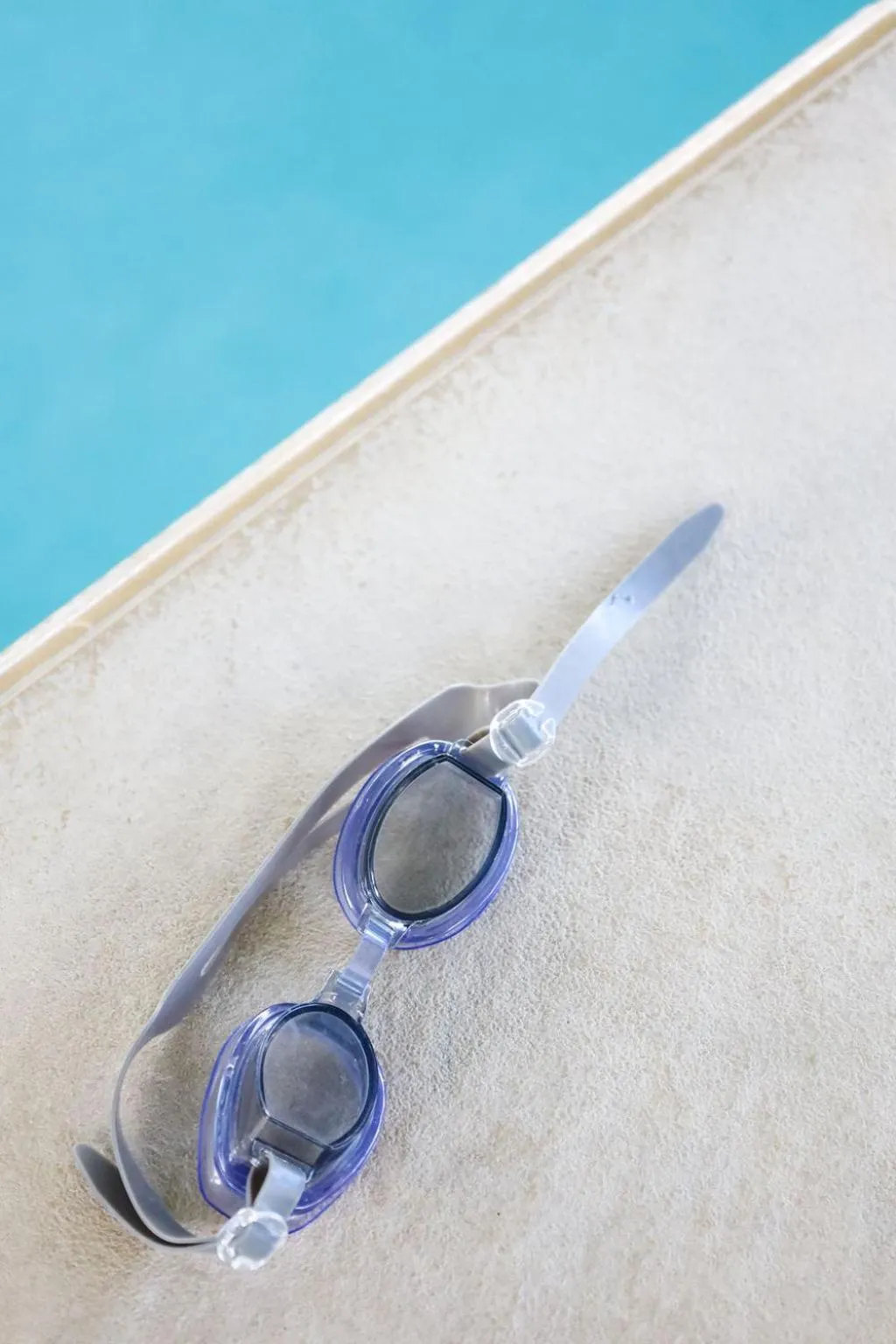 Swimming pool in Robetown Motor Inn & Apartments