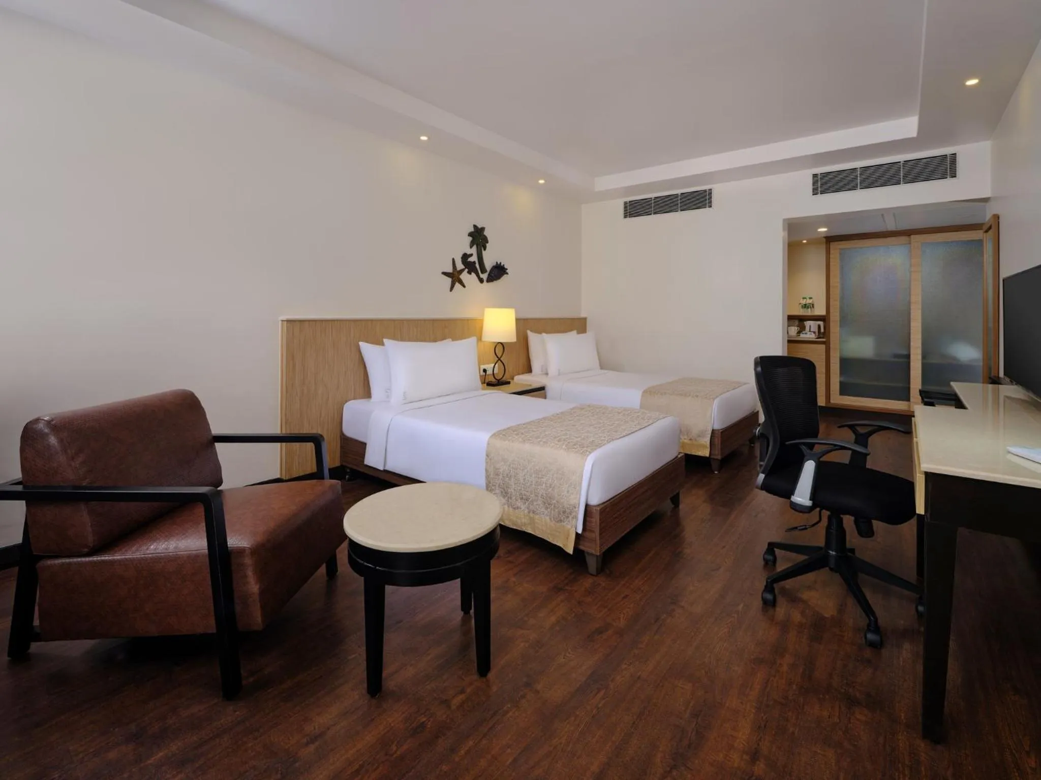 Photo of the whole room, Bed in Holiday Inn Resort Goa by IHG