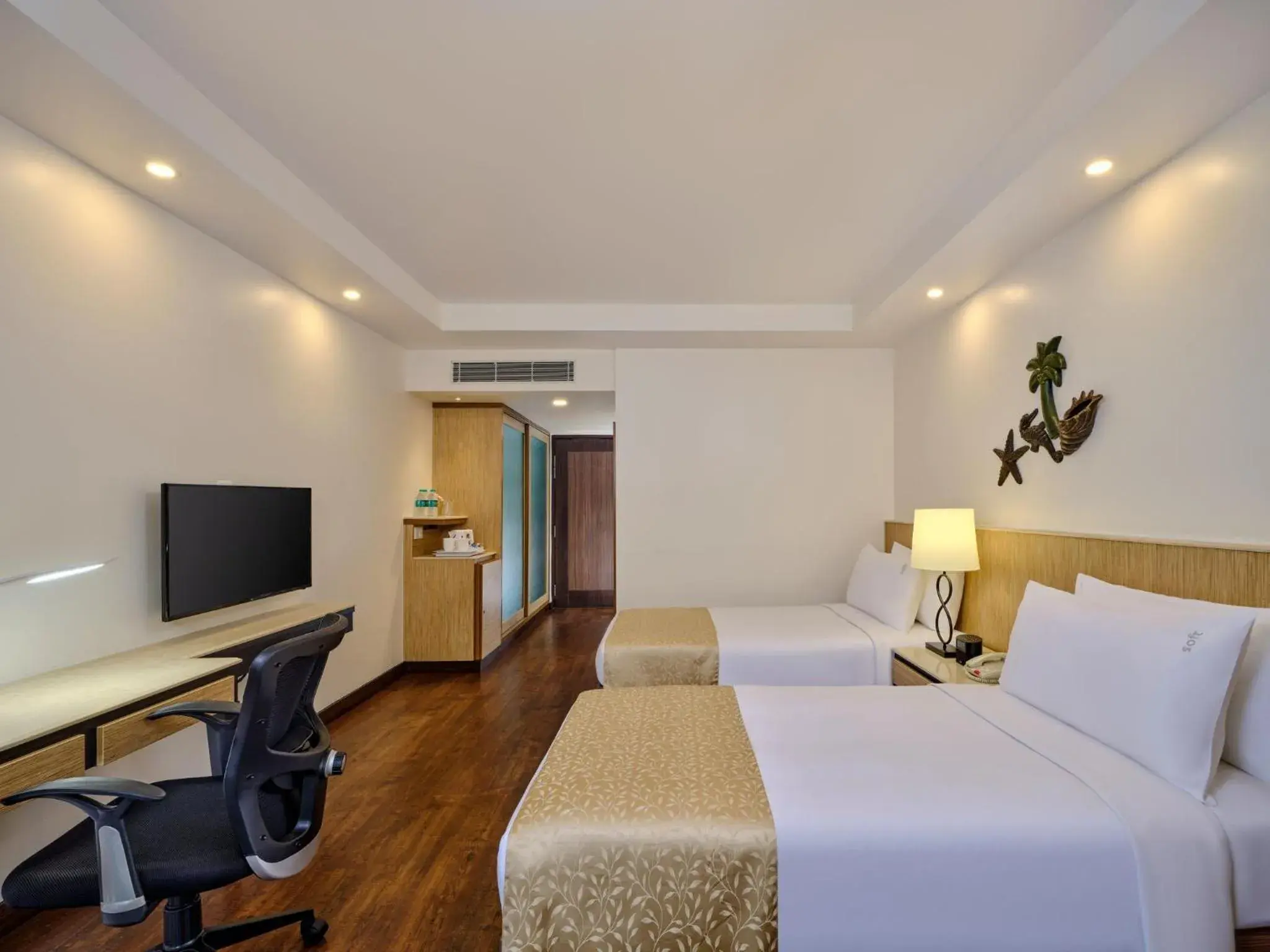 Standard Twin Room with Pool View in Holiday Inn Resort Goa by IHG Standard Twin Room with Pool View in Holiday Inn Resort Goa by IHG