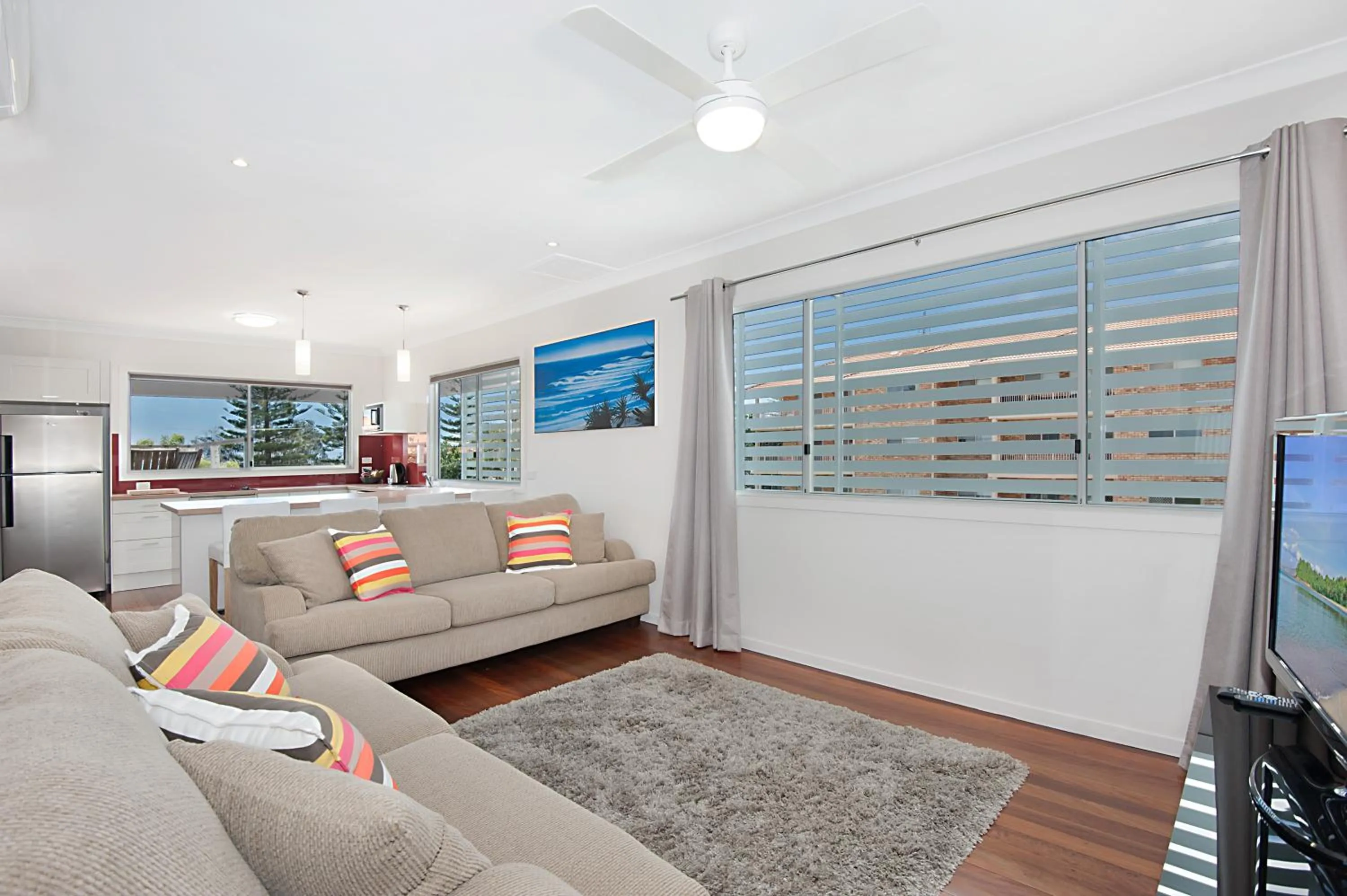 Shower in La Costa Beachside Motel