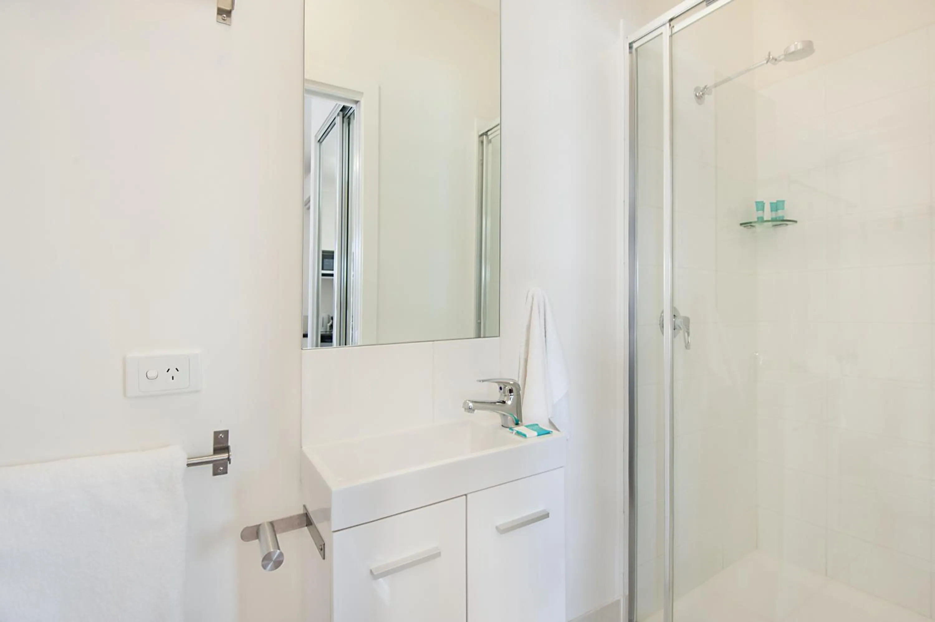 Shower in La Costa Beachside Motel