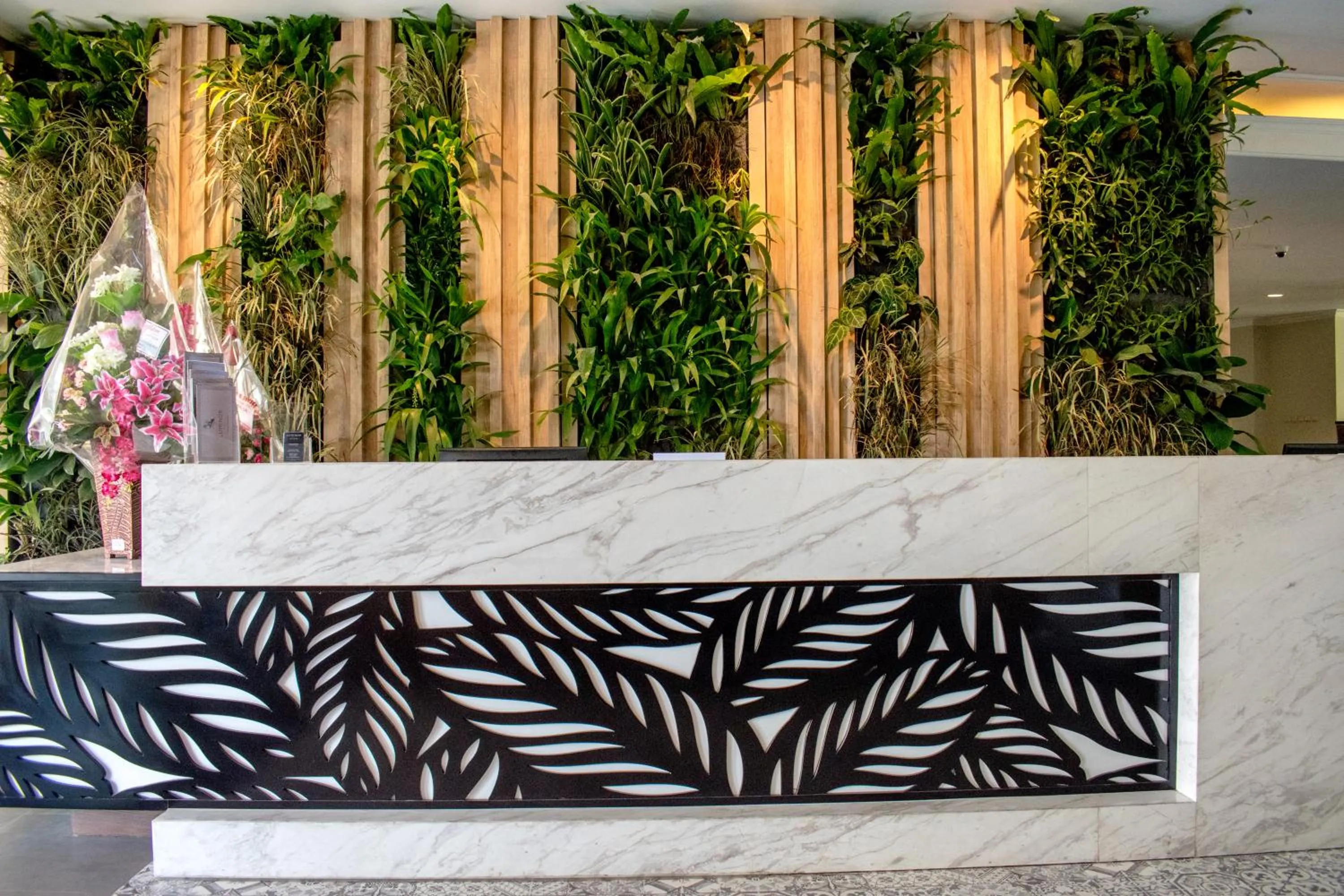 Lobby or reception in Luminor Hotel Jember By WH