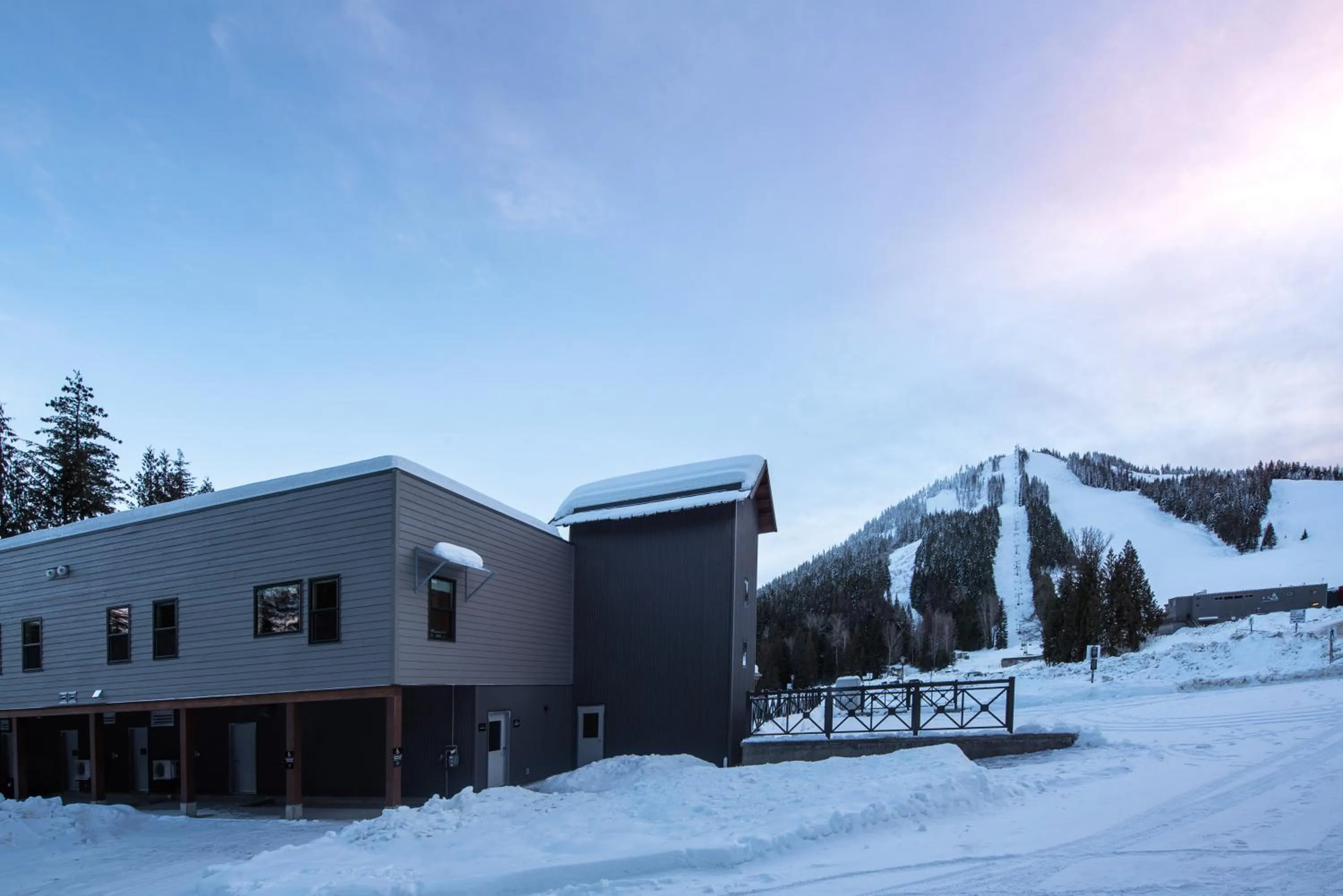 Facade/entrance in Nowhere Special Hostel