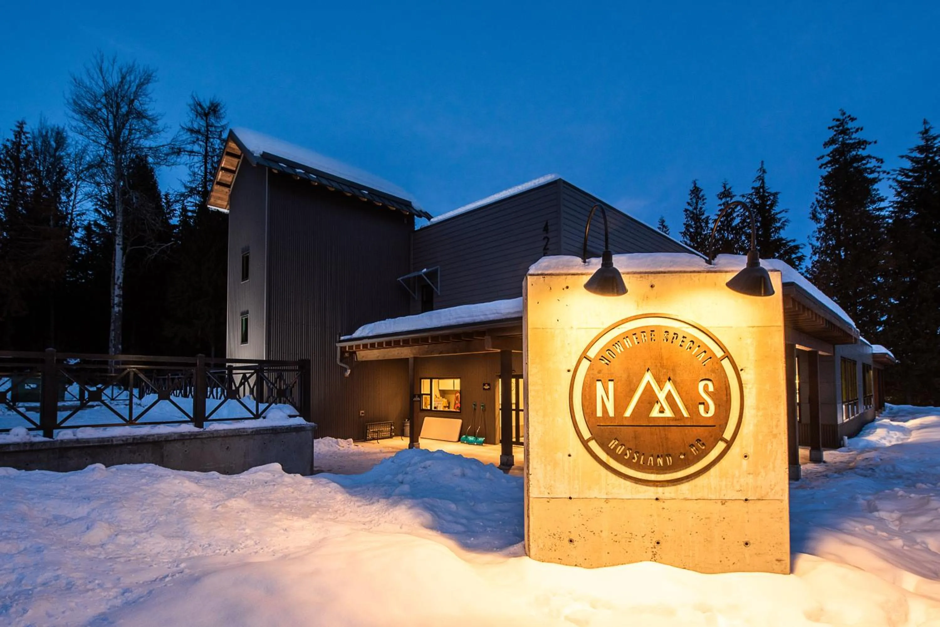 Facade/entrance in Nowhere Special Hostel