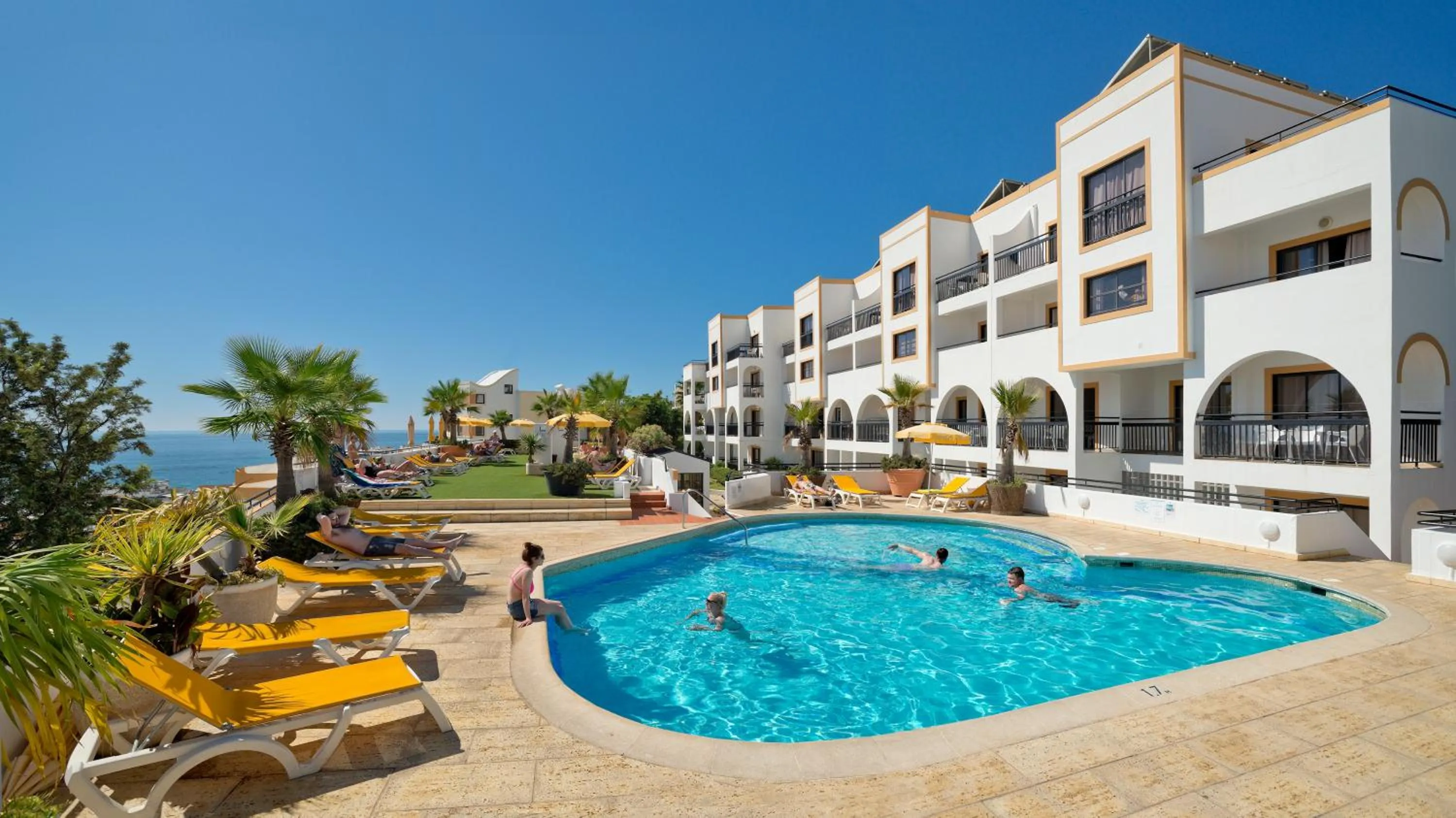 Swimming pool in Alfagar Cerro Malpique