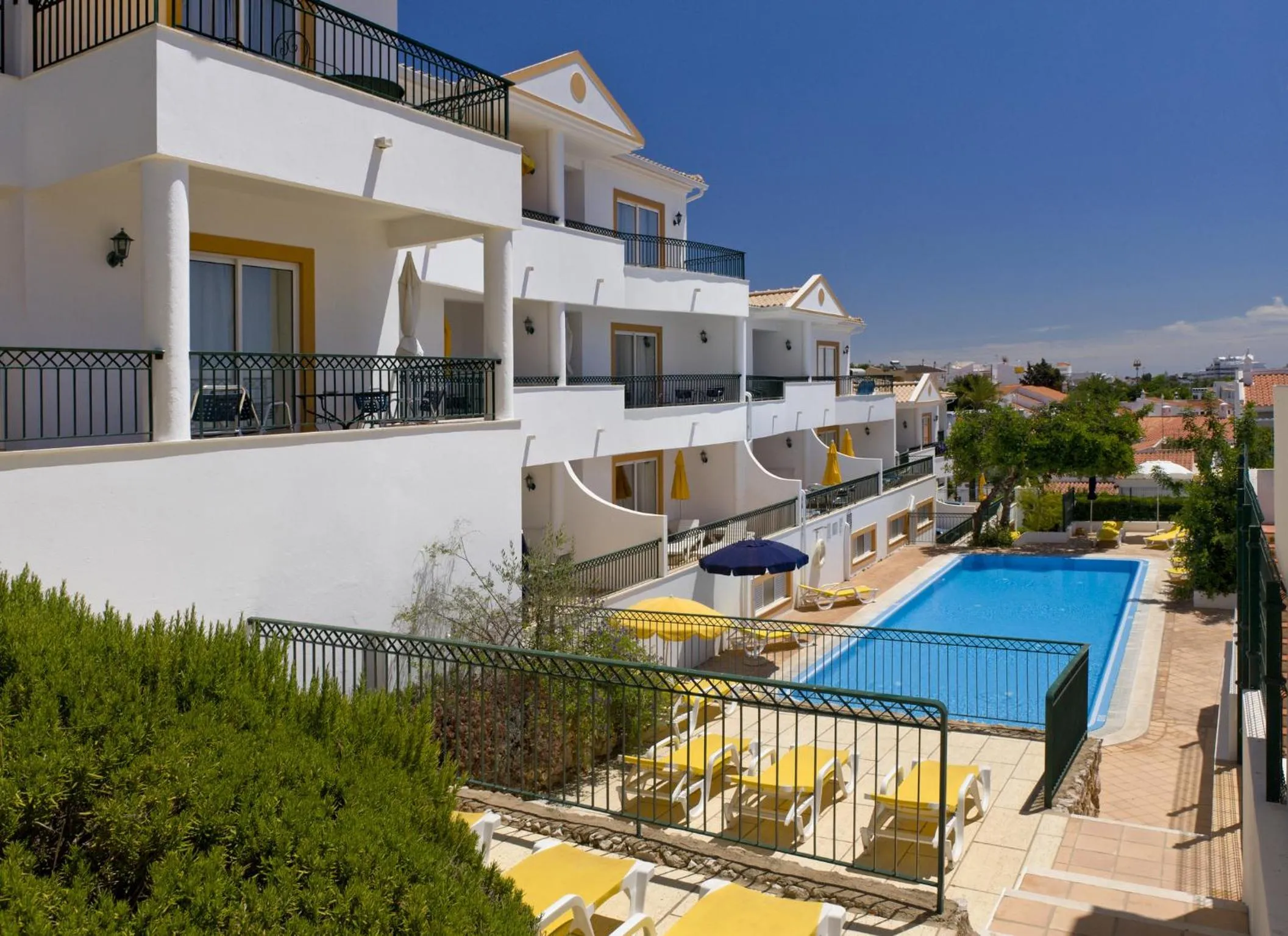 Swimming pool in Alfagar Cerro Malpique