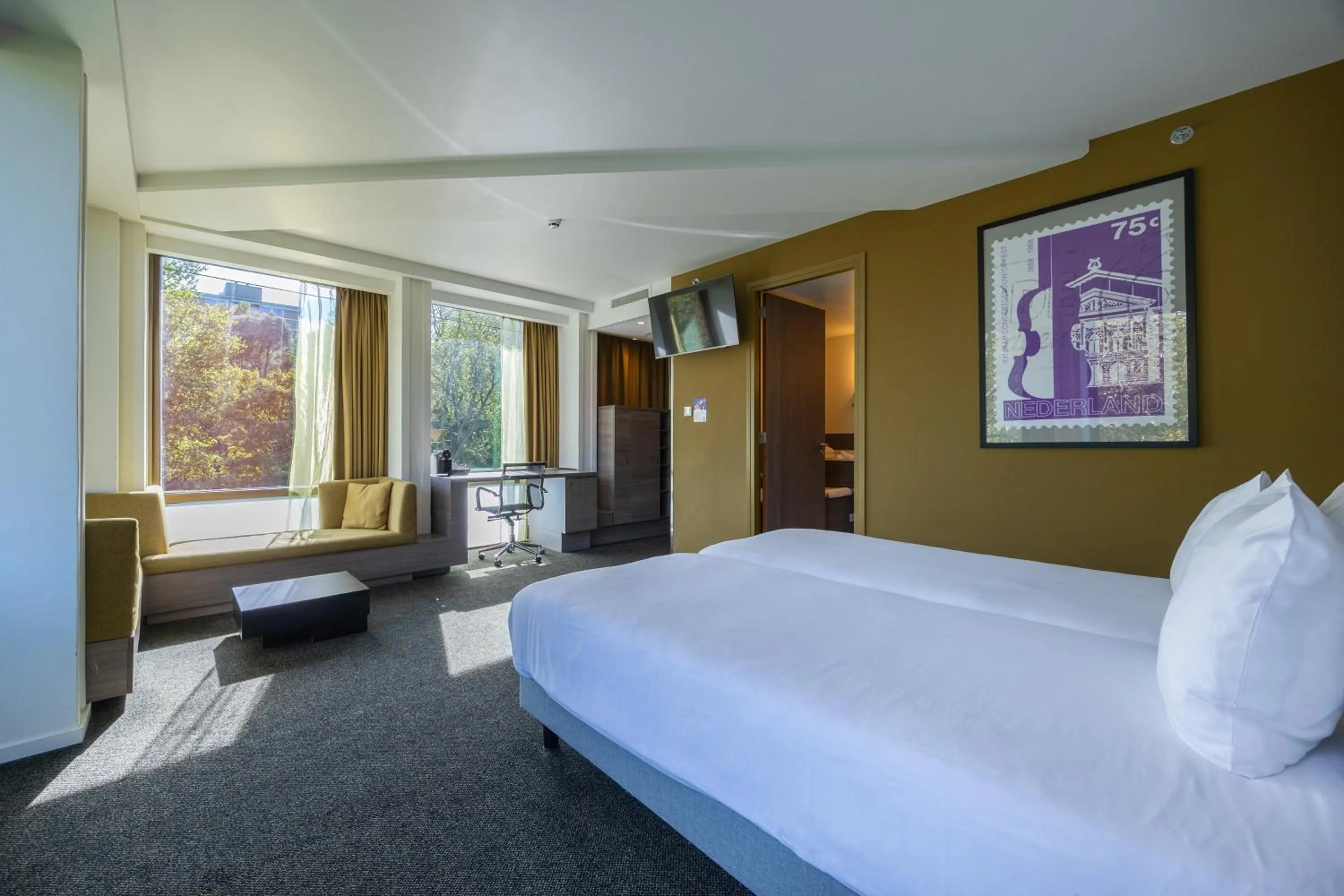 Photo of the whole room, Bed in Leonardo Hotel Amsterdam Rembrandtpark