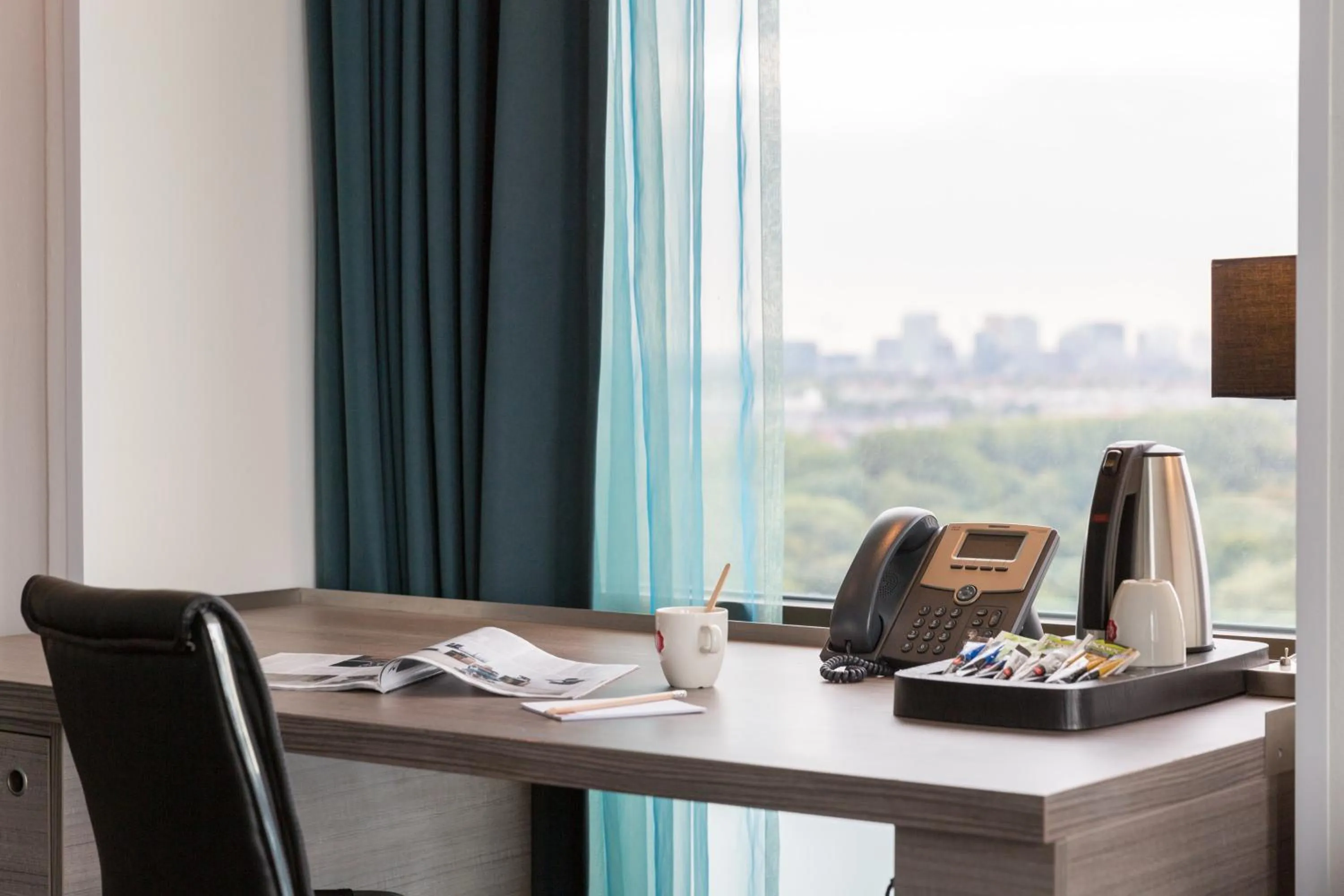 Bedroom in Leonardo Hotel Amsterdam Rembrandtpark