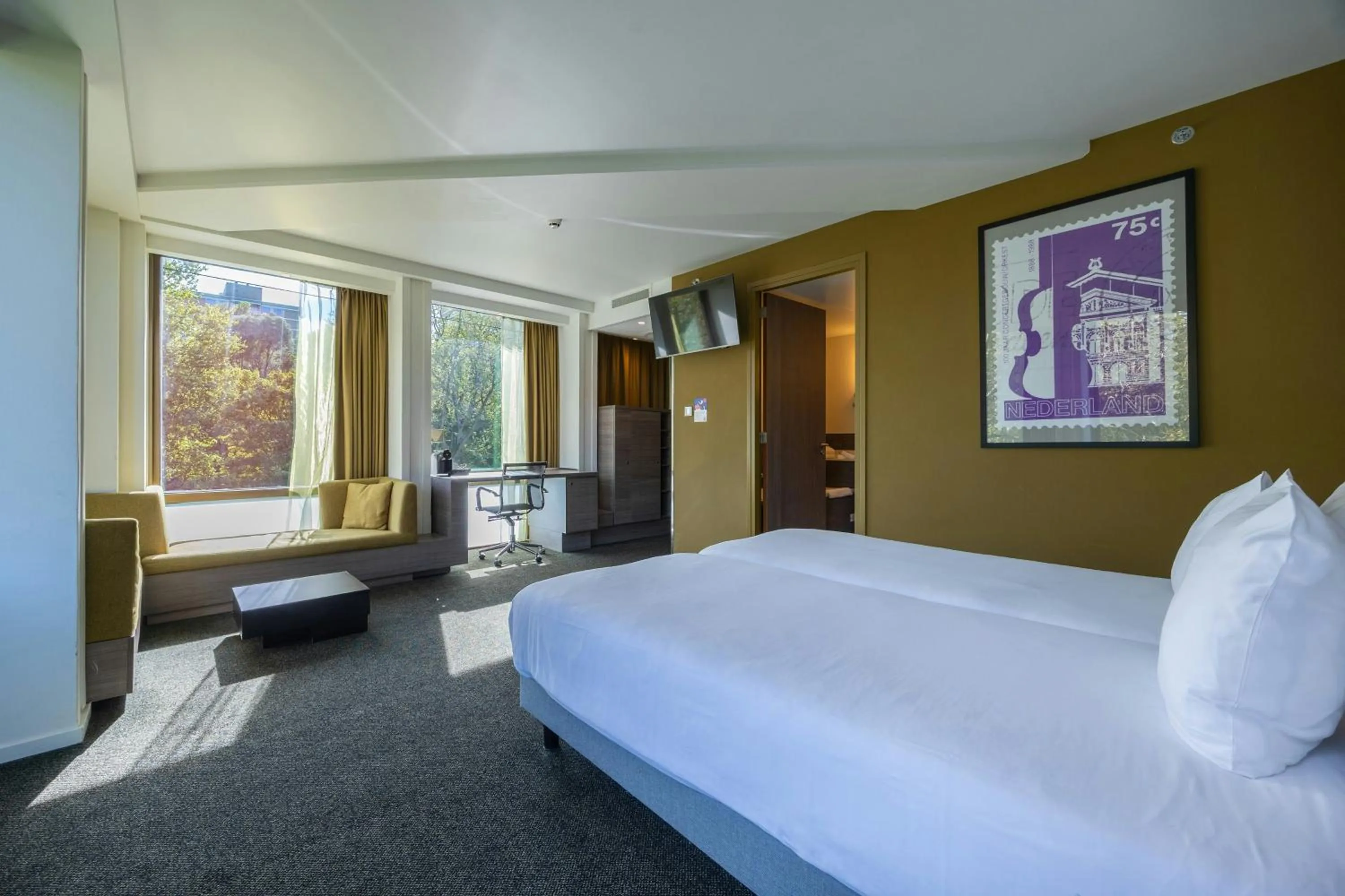 Photo of the whole room, Bed in Leonardo Hotel Amsterdam Rembrandtpark