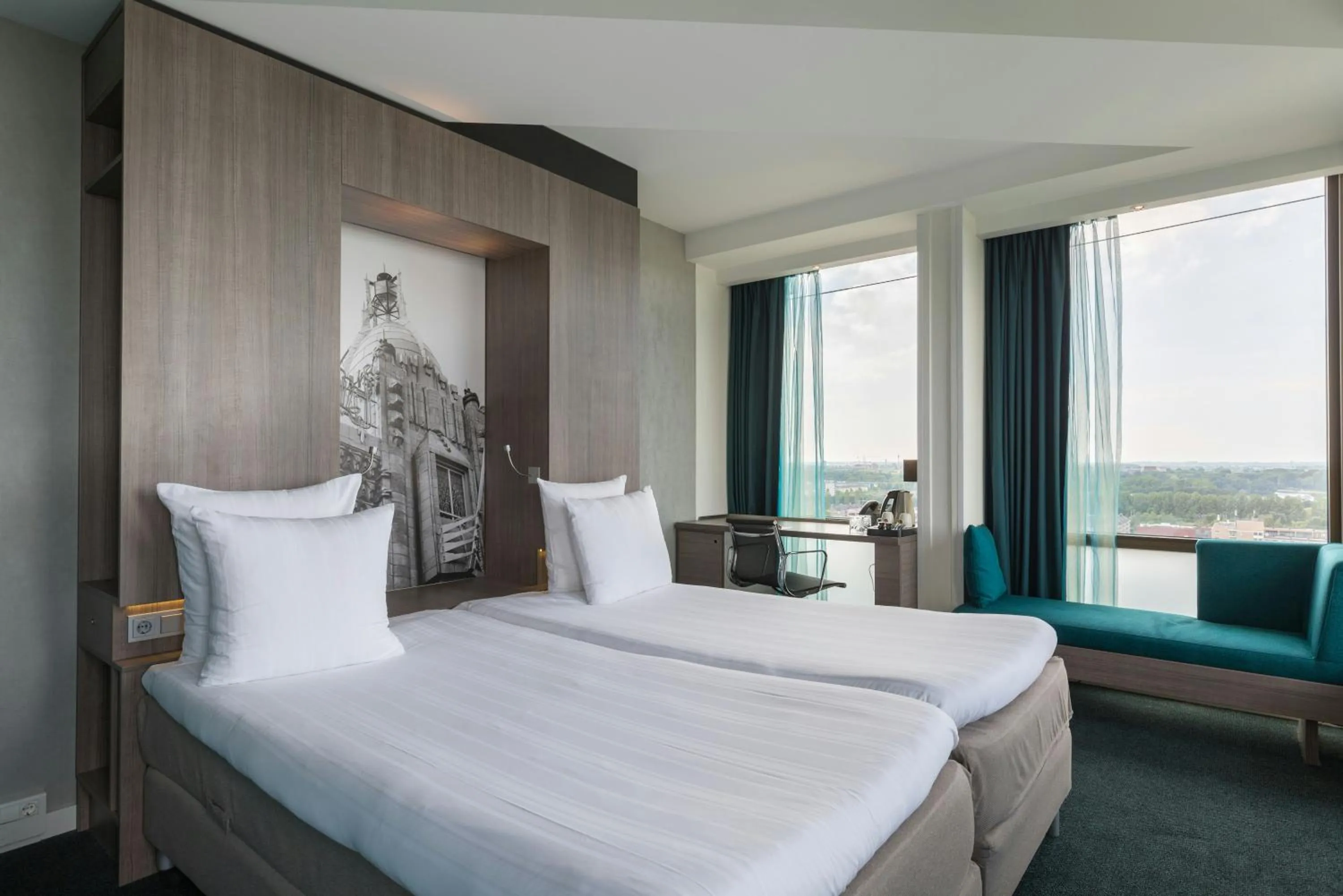 Photo of the whole room, Bed in Leonardo Hotel Amsterdam Rembrandtpark