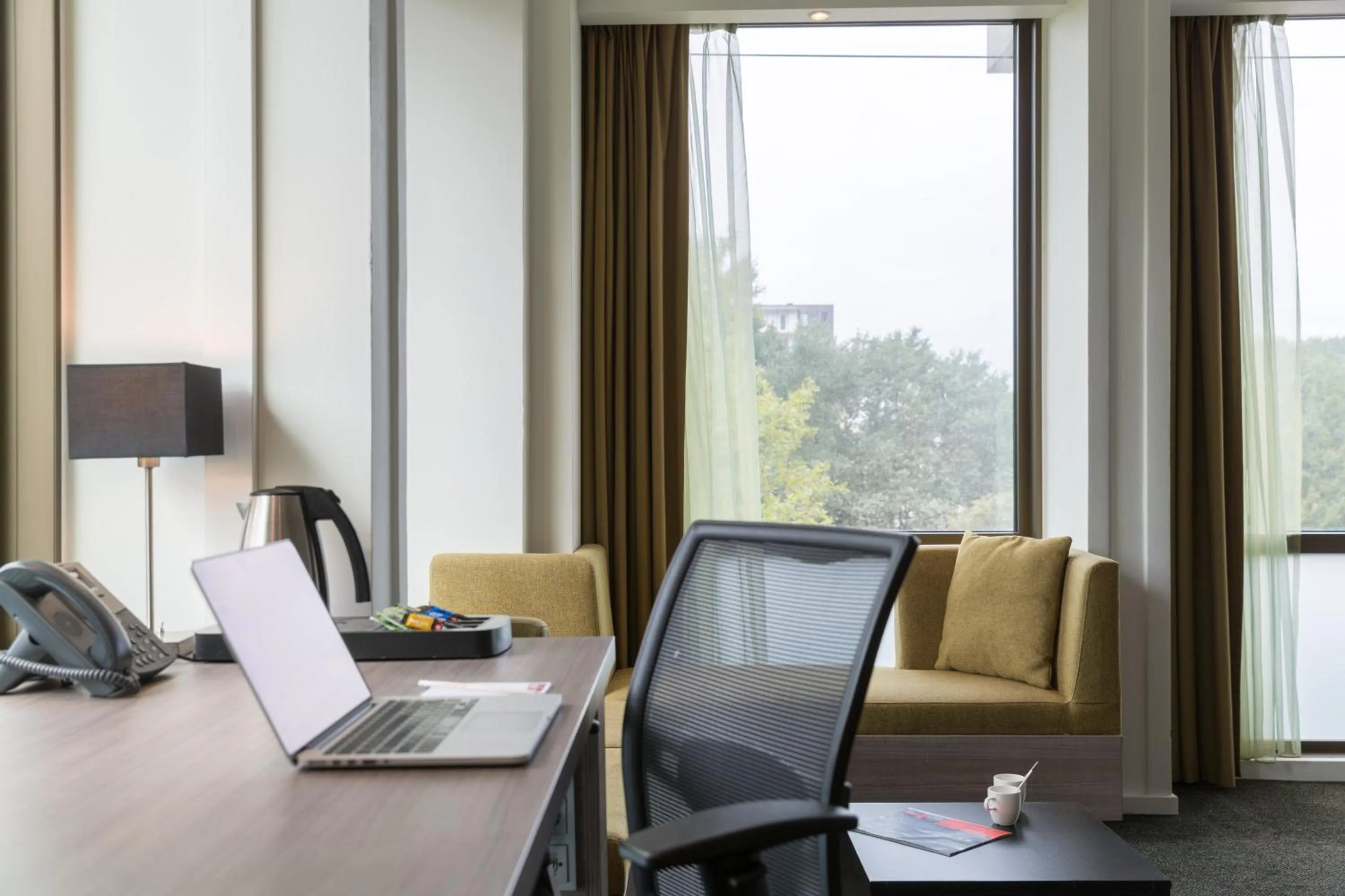 Bedroom in Leonardo Hotel Amsterdam Rembrandtpark