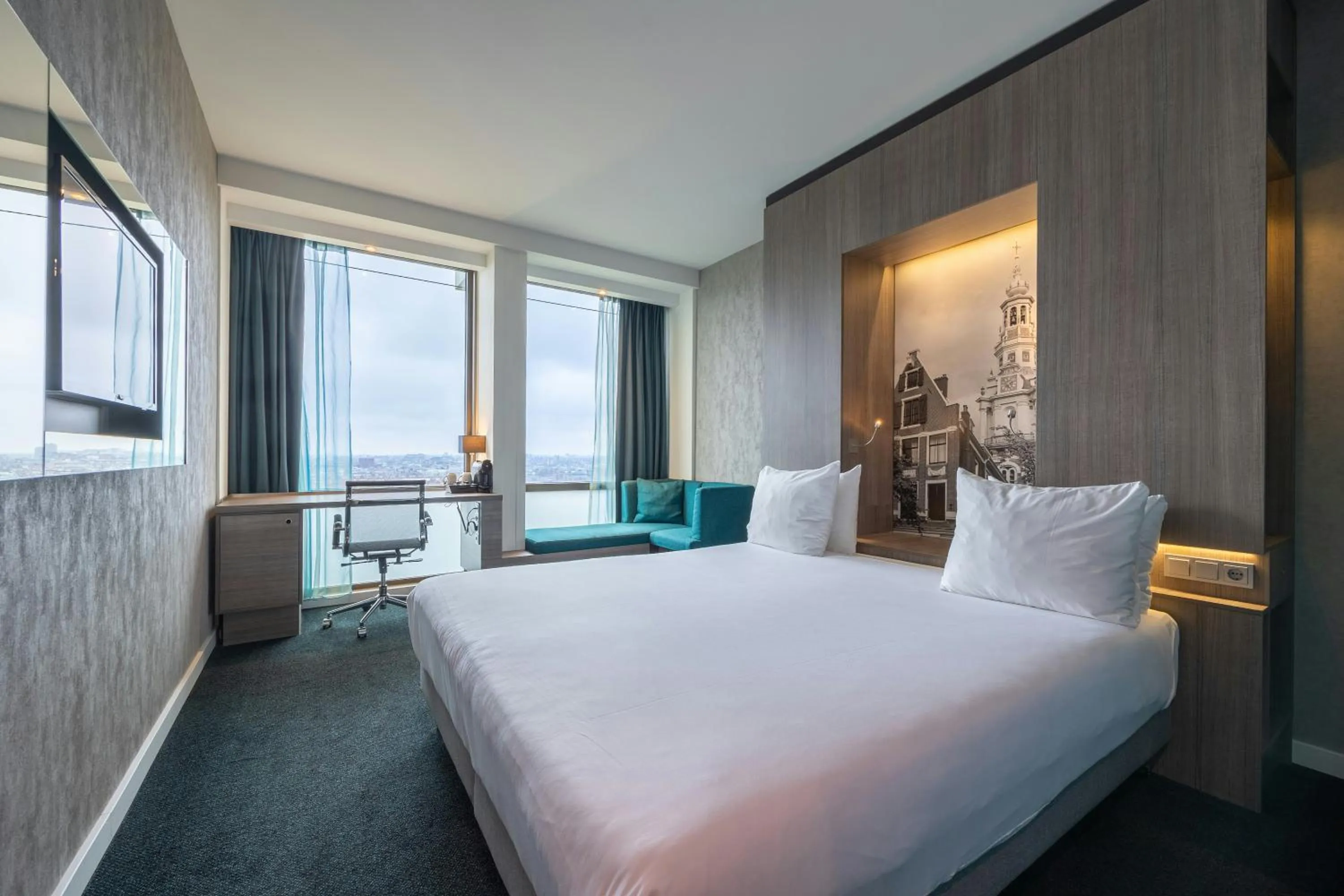 Photo of the whole room, Bed in Leonardo Hotel Amsterdam Rembrandtpark