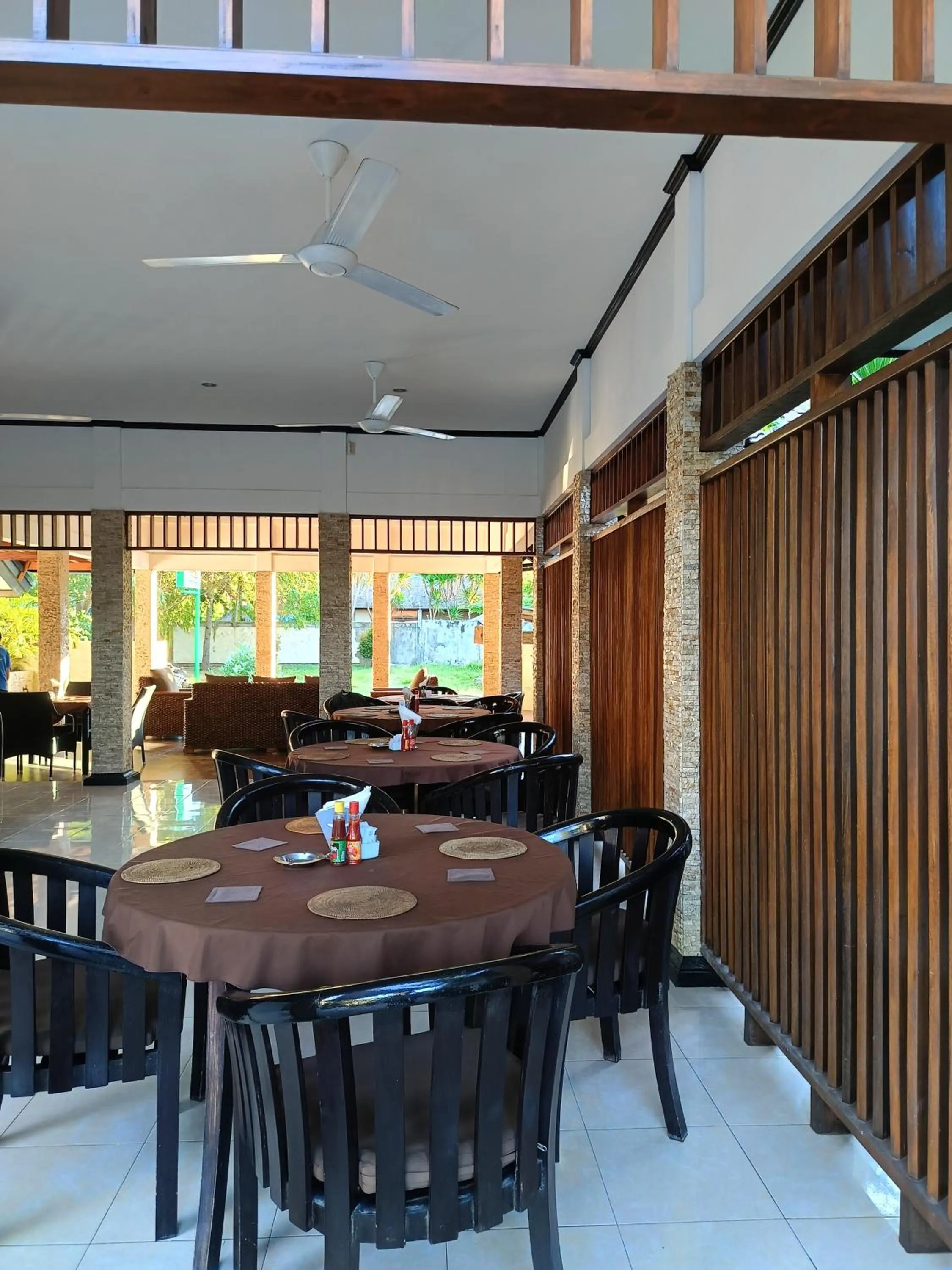 Restaurant/places to eat in Gili Palms Resort